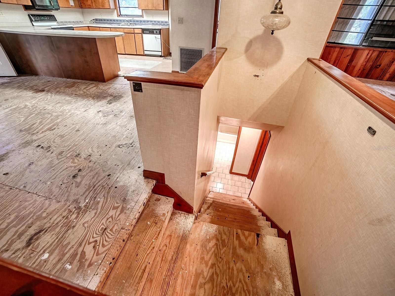 Image 11 of 42 For 913 Sheila Place