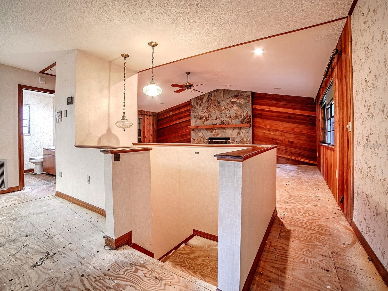 Image 12 of 42 For 913 Sheila Place