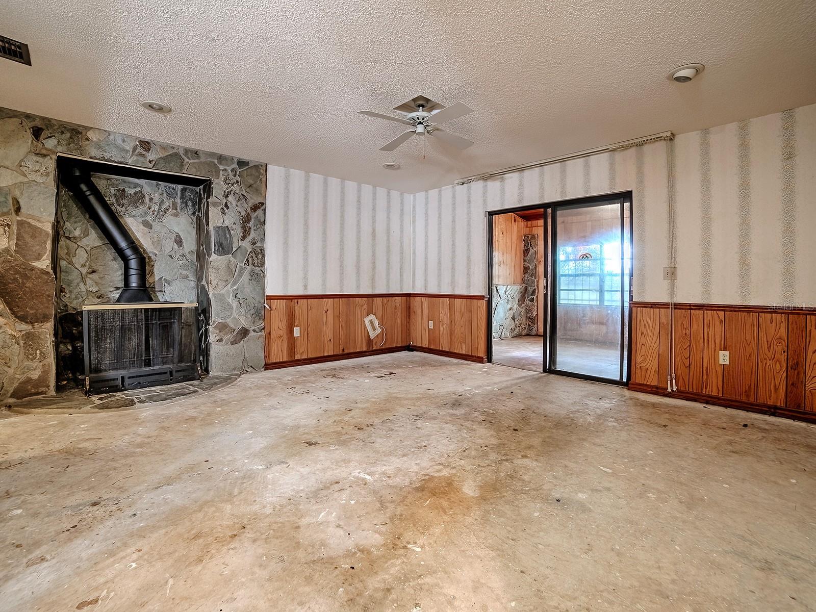 Image 13 of 42 For 913 Sheila Place