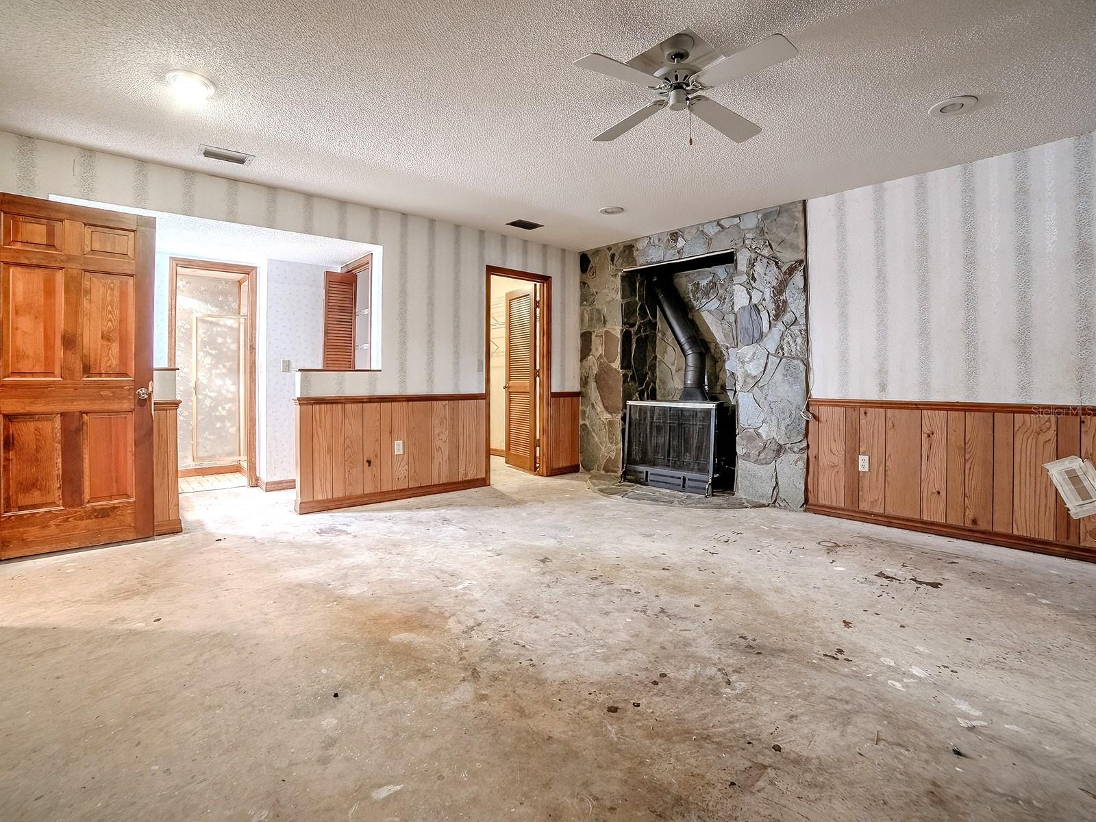 Image 15 of 42 For 913 Sheila Place