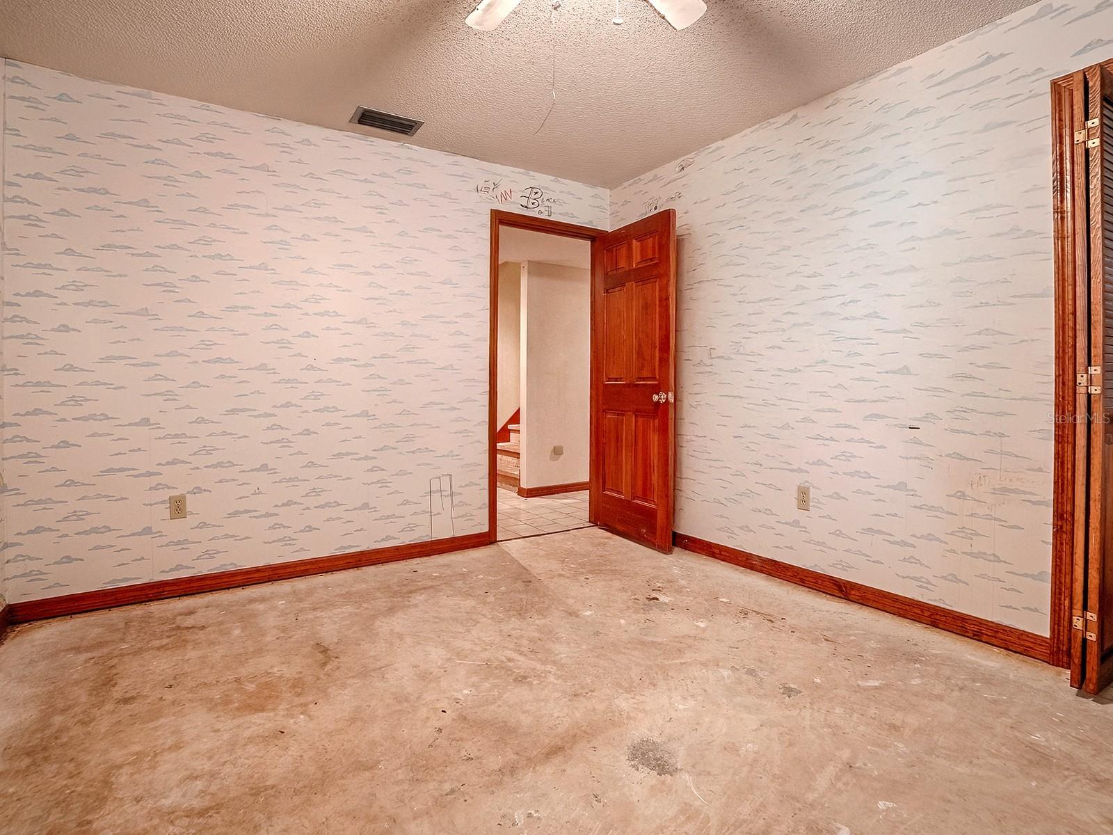 Image 18 of 42 For 913 Sheila Place