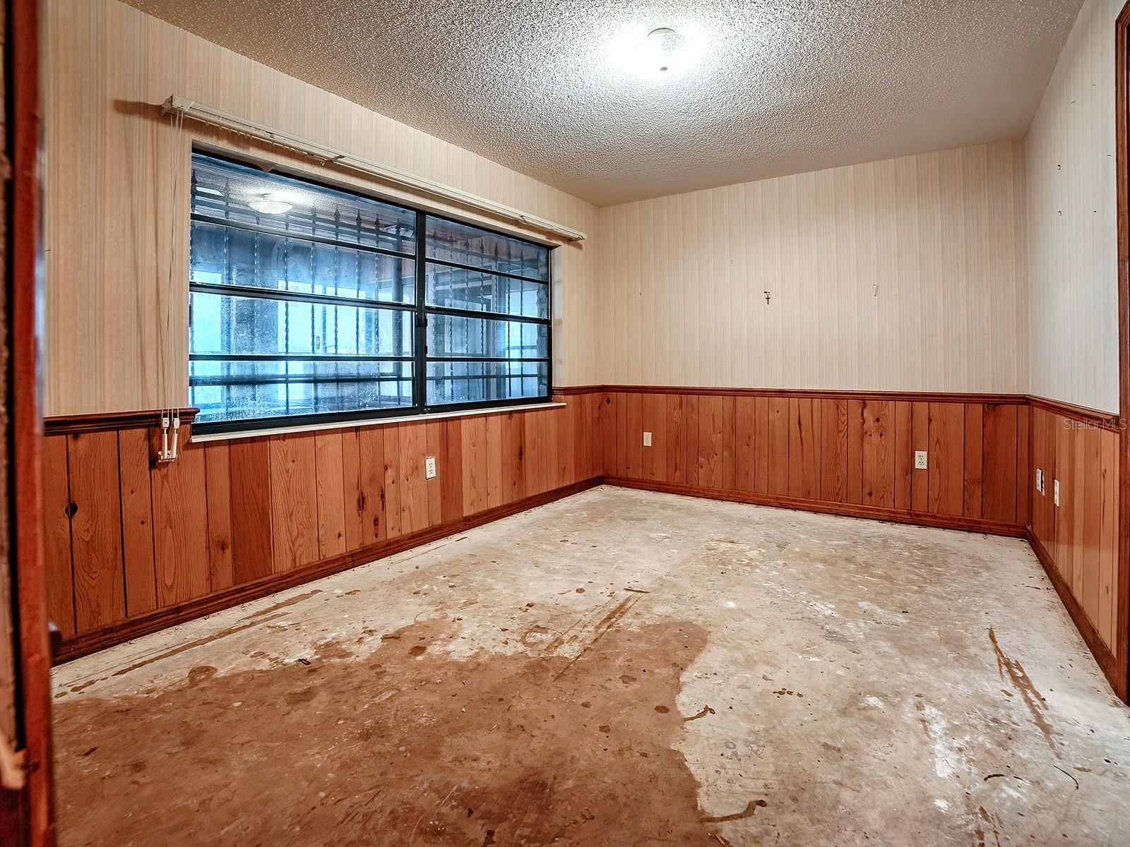 Image 19 of 42 For 913 Sheila Place