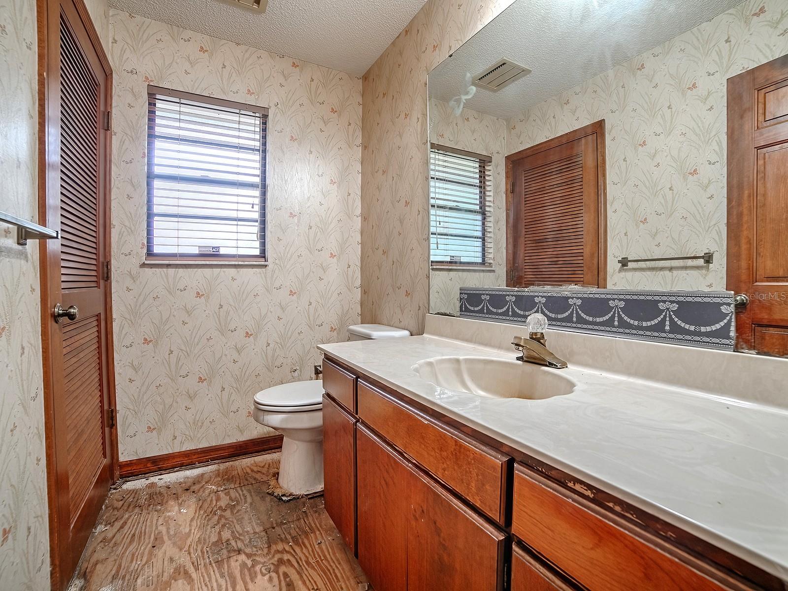 Image 21 of 42 For 913 Sheila Place