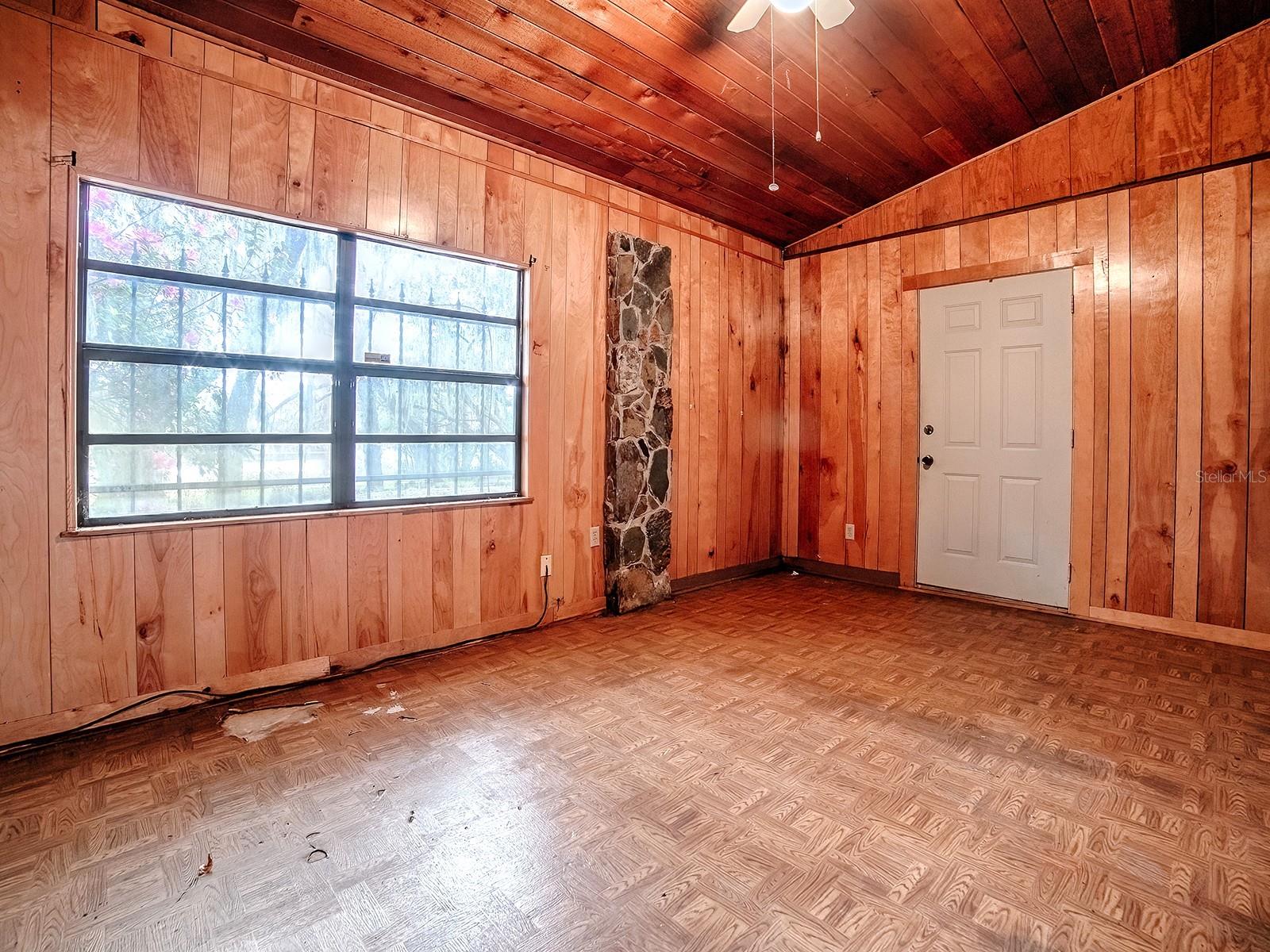 Image 22 of 42 For 913 Sheila Place