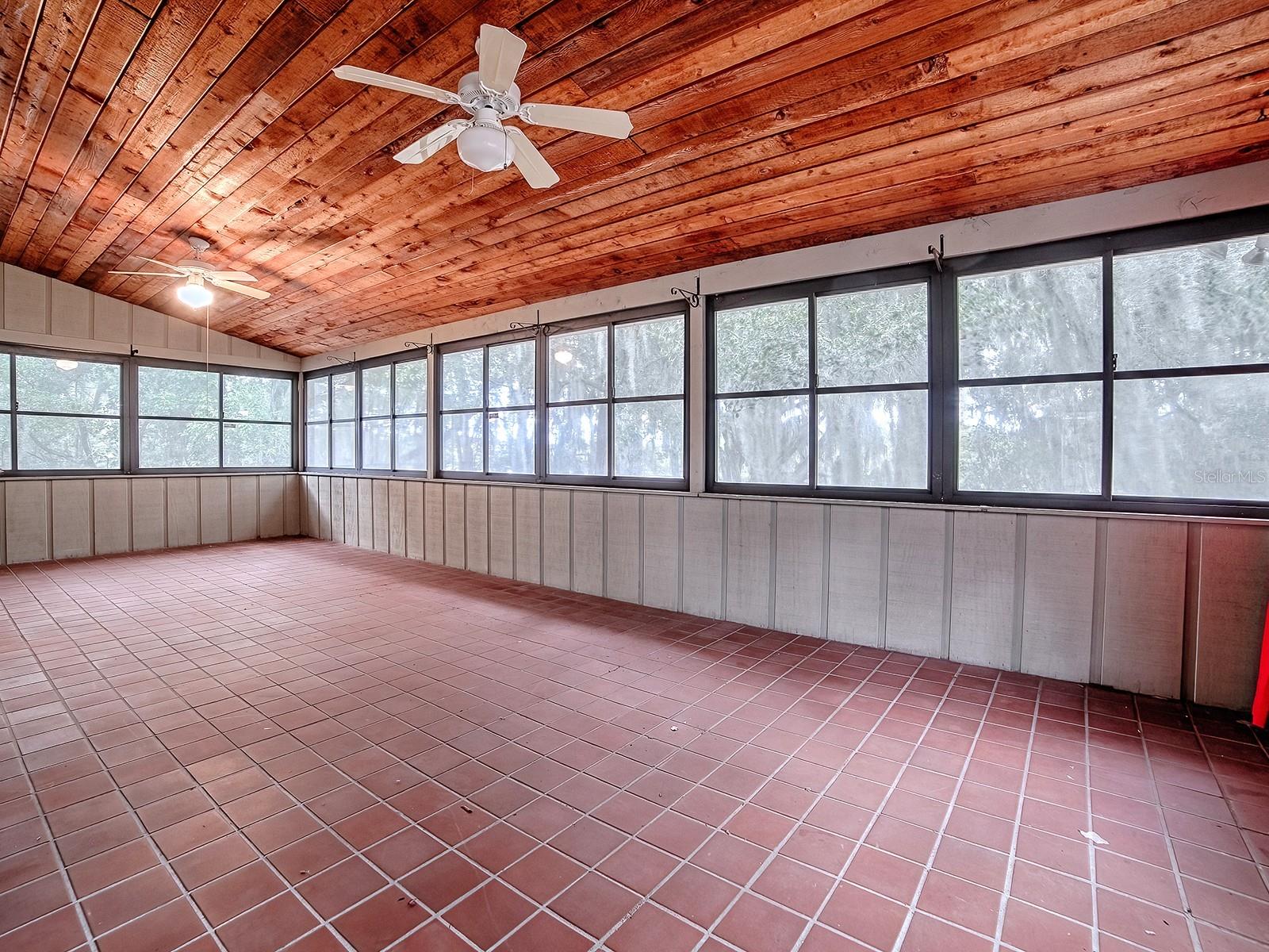 Image 24 of 42 For 913 Sheila Place