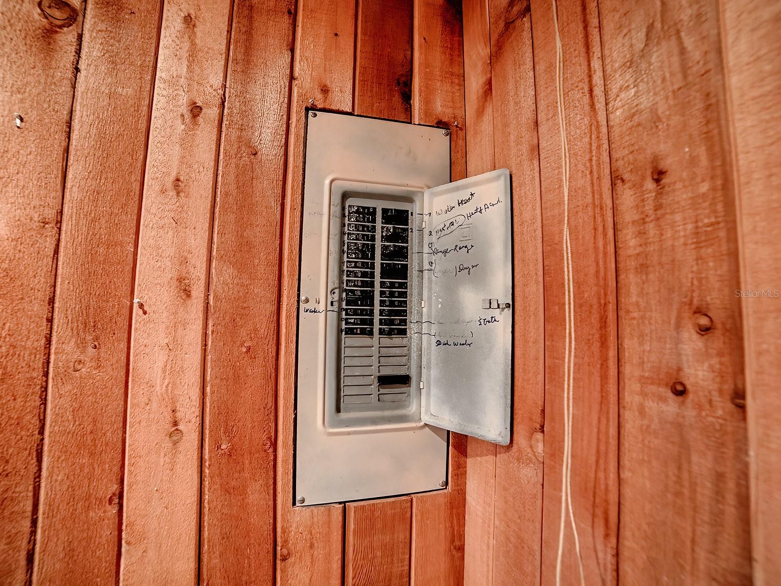 Image 30 of 42 For 913 Sheila Place