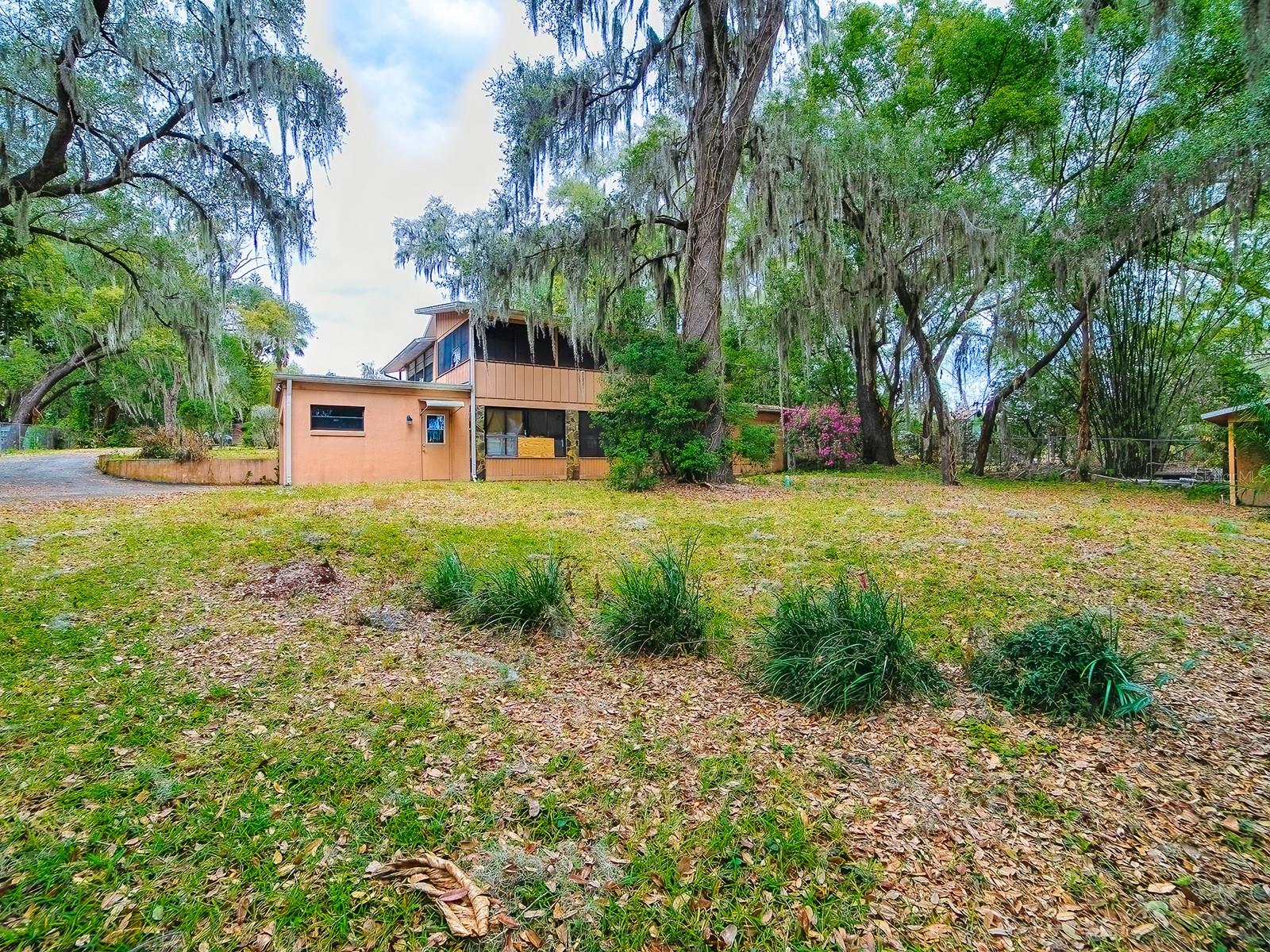 Image 33 of 42 For 913 Sheila Place