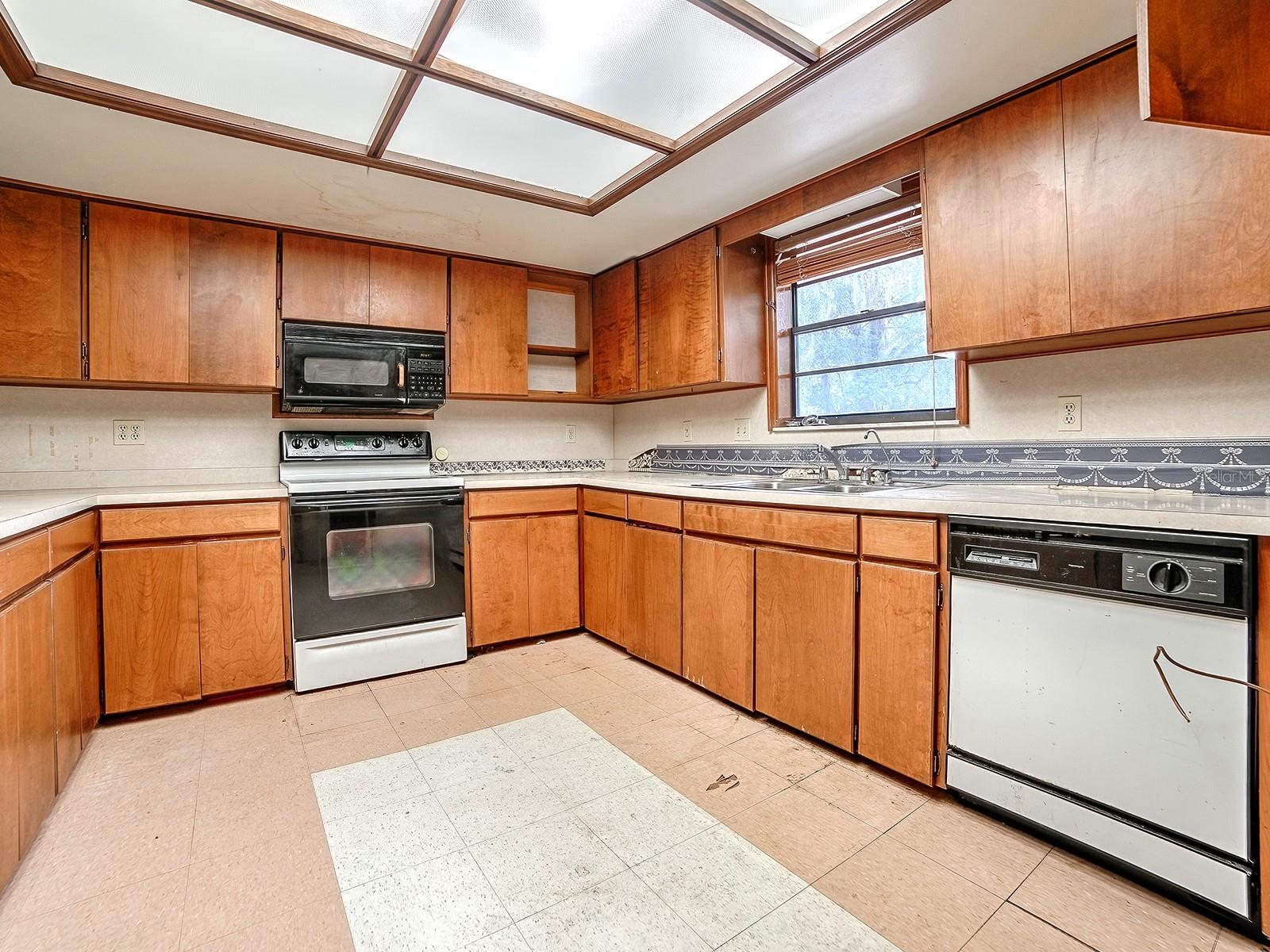 Image 6 of 42 For 913 Sheila Place