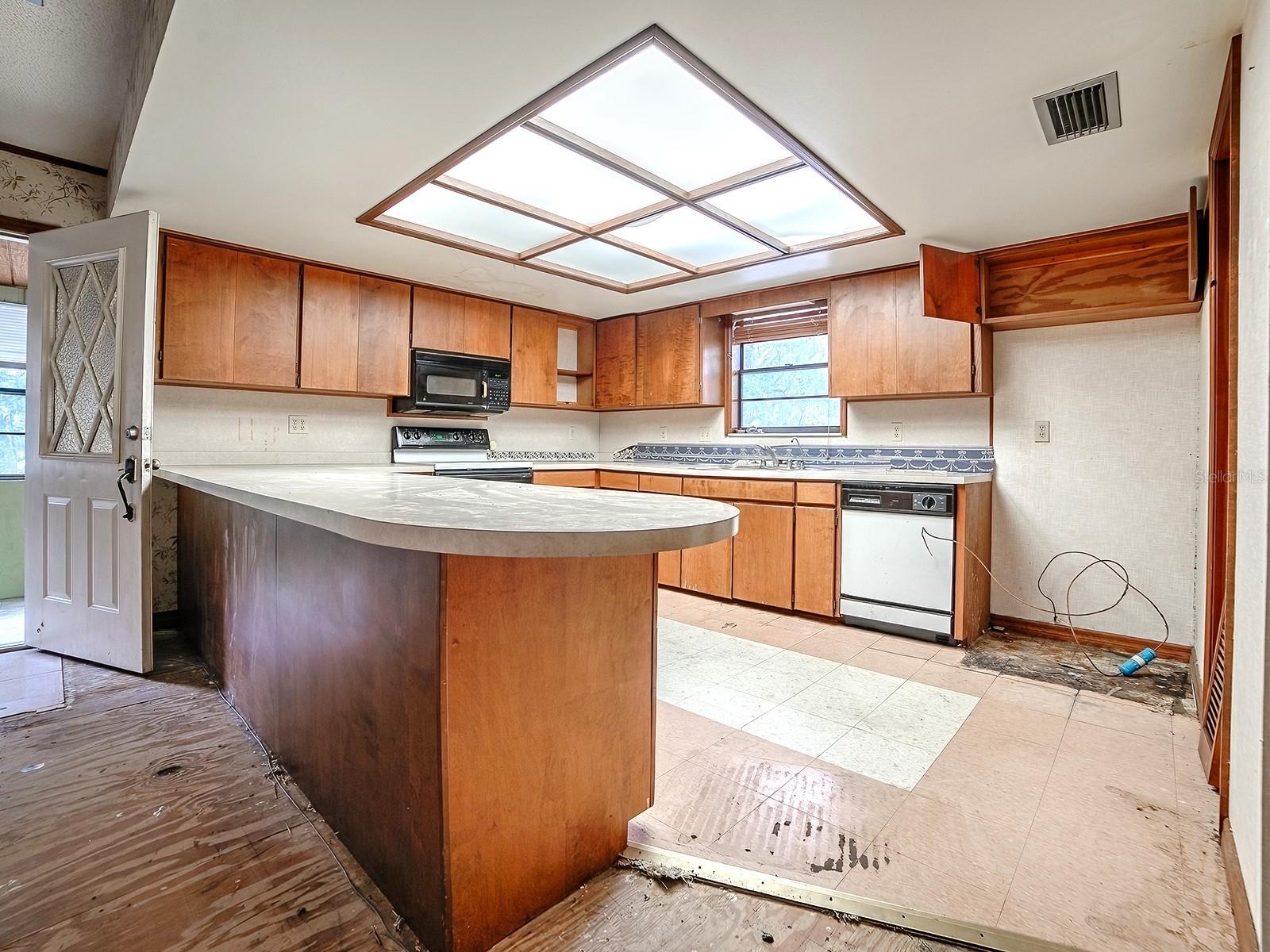 Image 7 of 42 For 913 Sheila Place