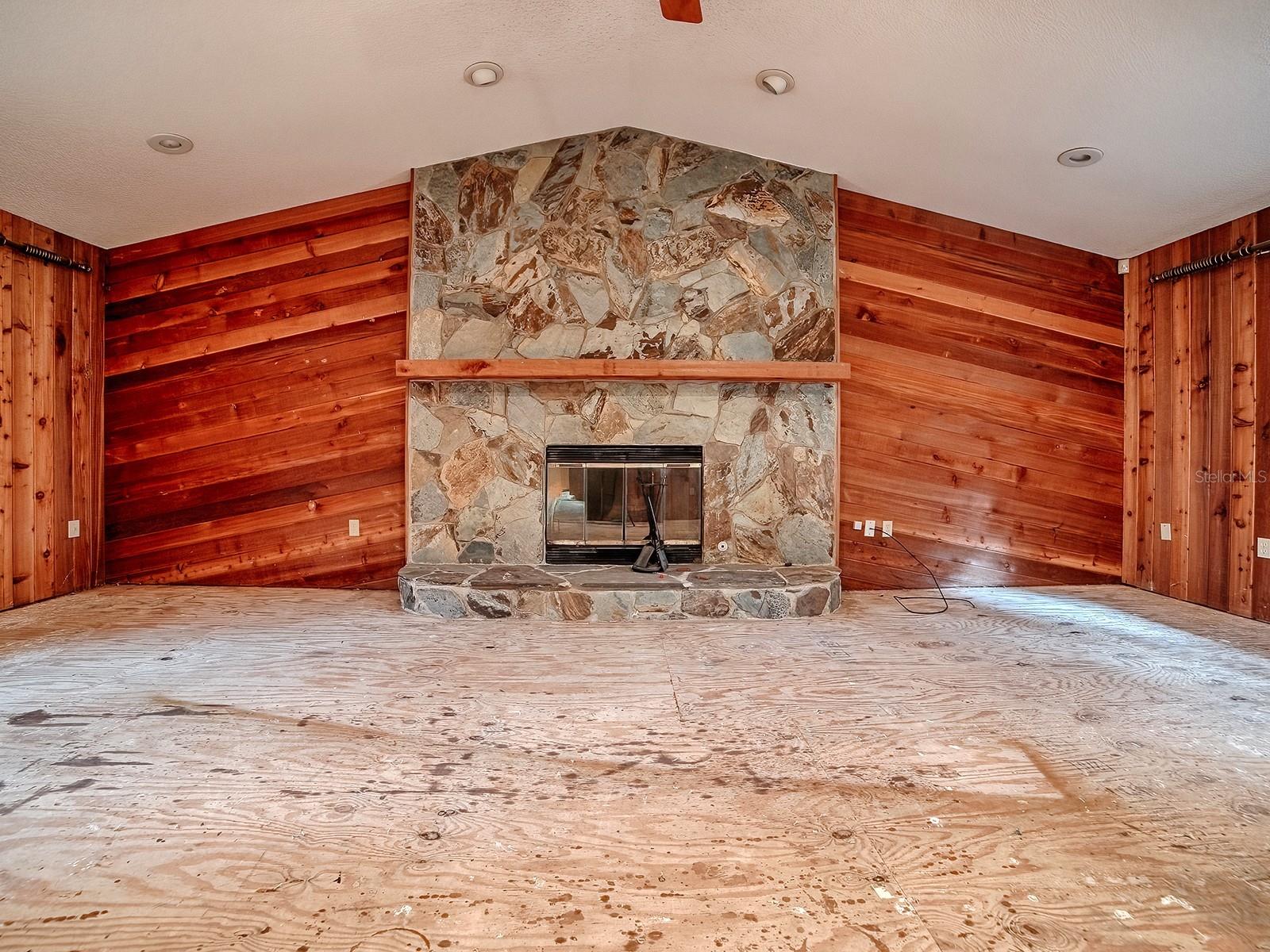 Image 8 of 42 For 913 Sheila Place