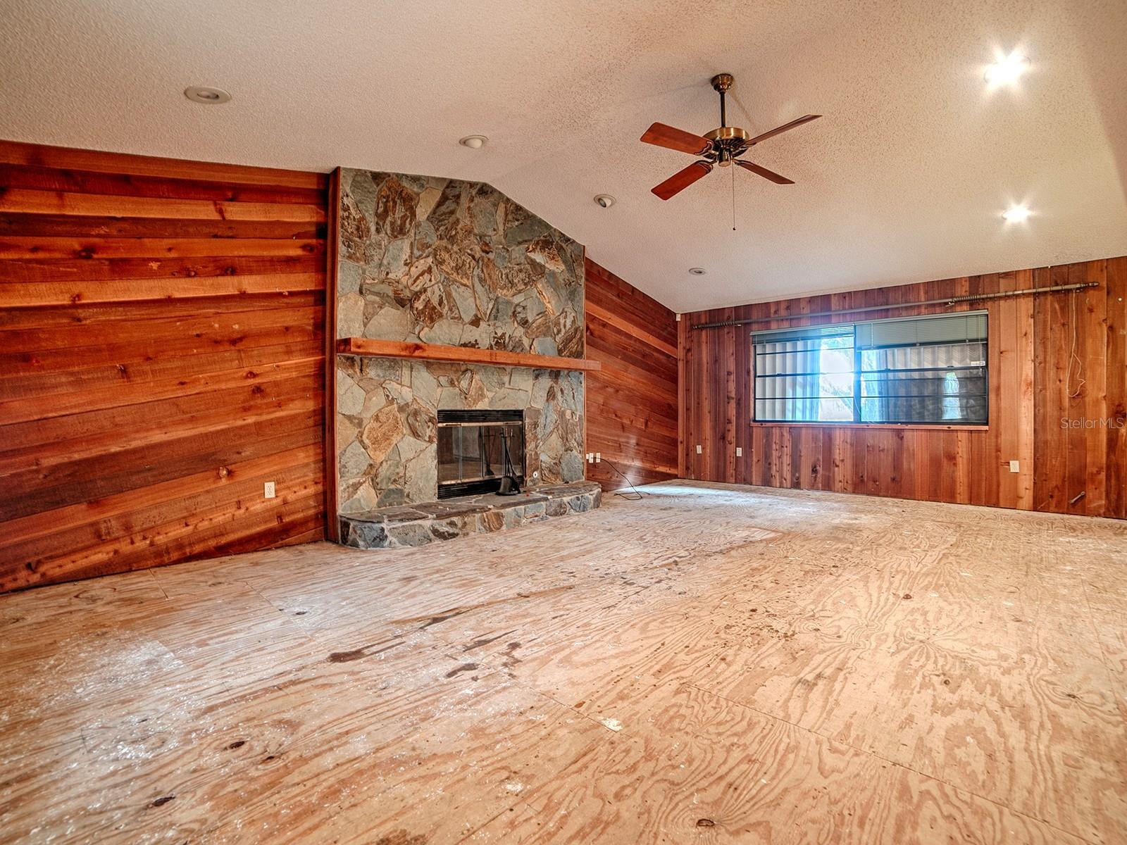 Image 9 of 42 For 913 Sheila Place