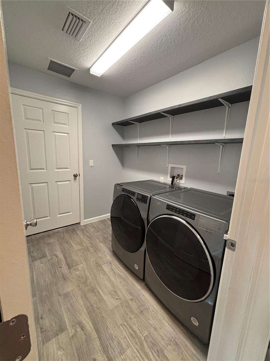 Image 23 of 39 For 3319 Rohan Road