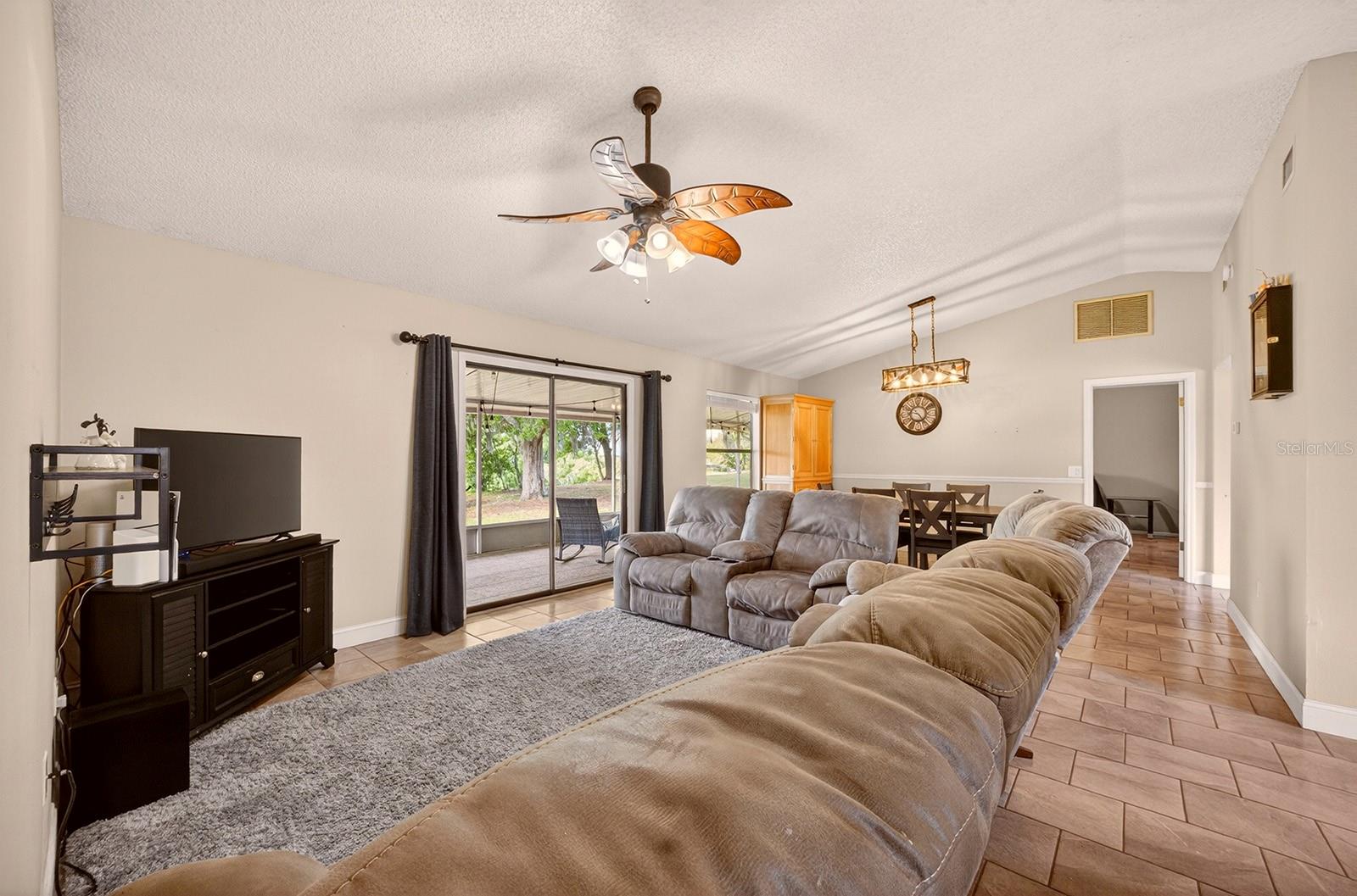 Image 7 of 40 For 12584 Wedgefield Drive