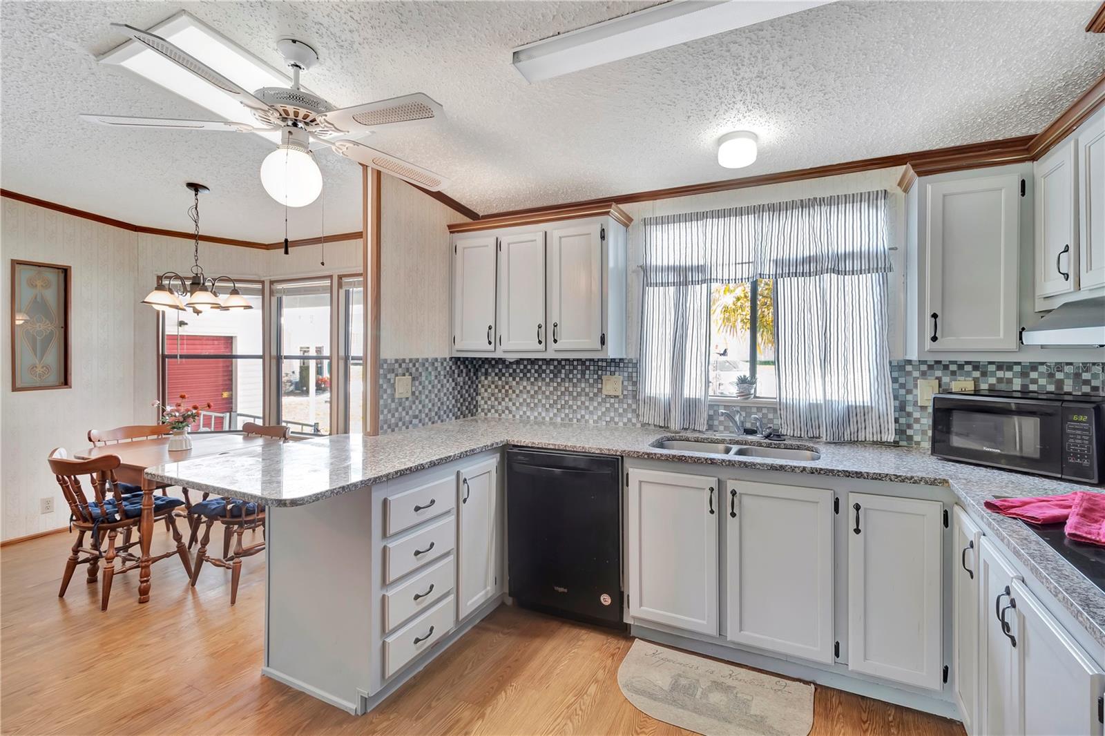 Image 10 of 32 For 2627 Fiddlewood Court 868