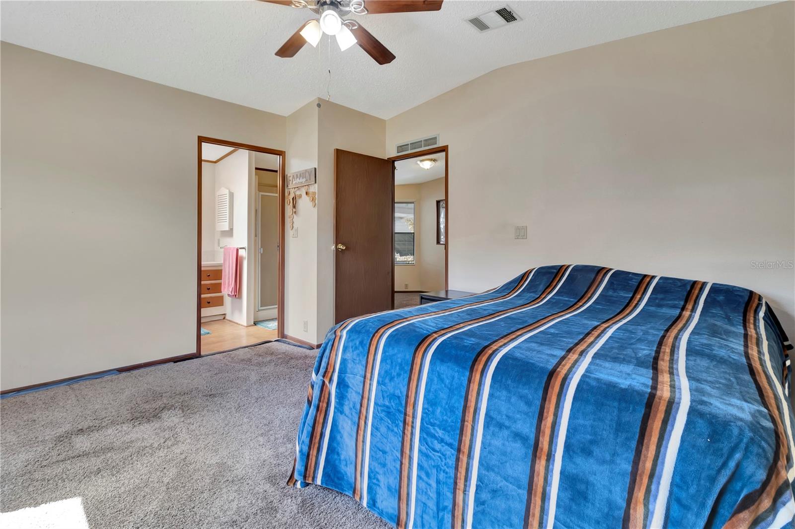 Image 16 of 32 For 2627 Fiddlewood Court 868