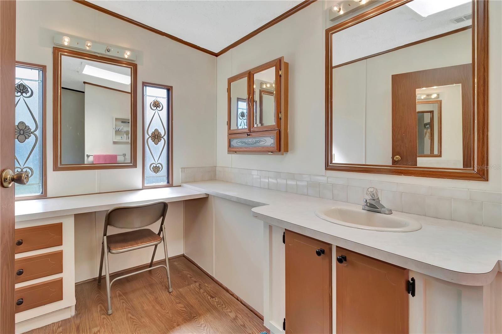 Image 17 of 32 For 2627 Fiddlewood Court 868