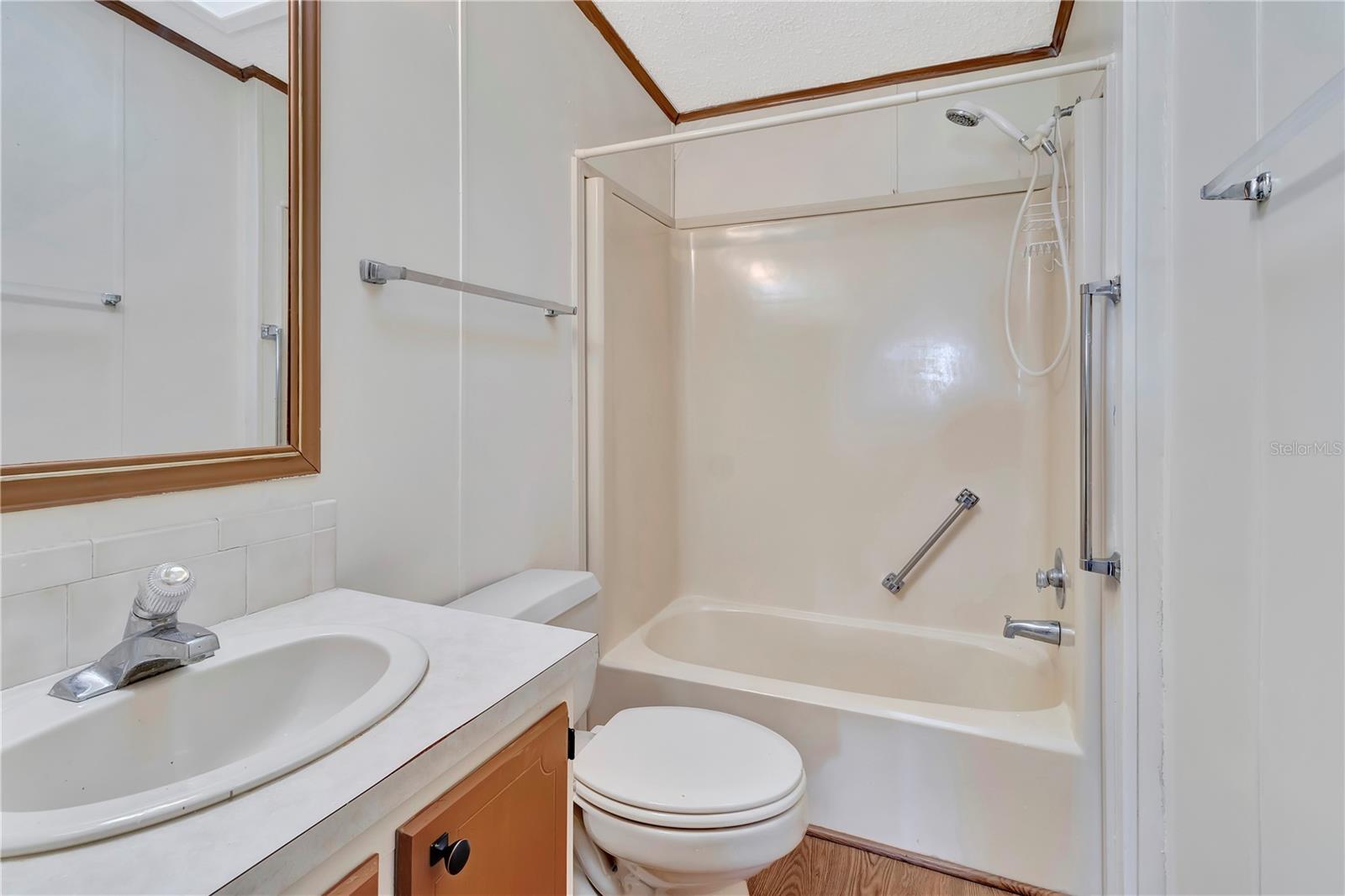 Image 20 of 32 For 2627 Fiddlewood Court 868