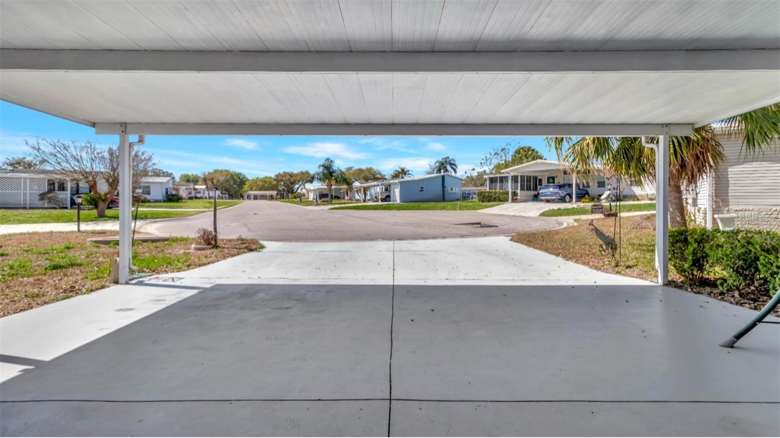 Image 4 of 32 For 2627 Fiddlewood Court 868