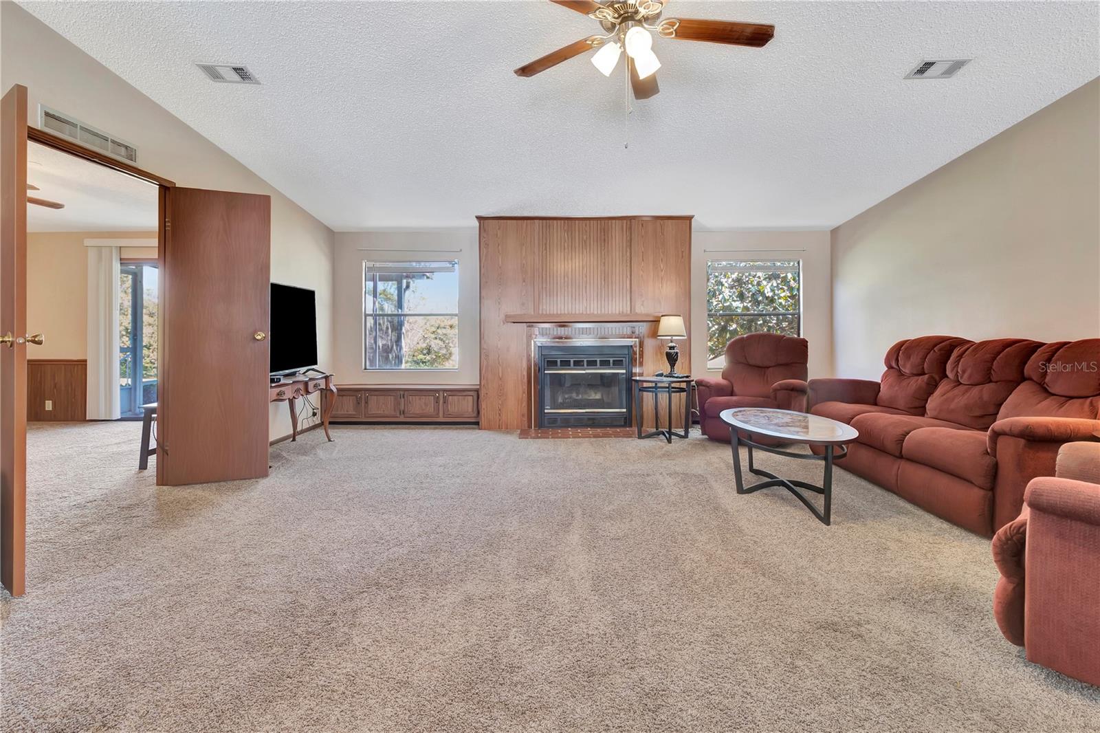 Image 5 of 32 For 2627 Fiddlewood Court 868