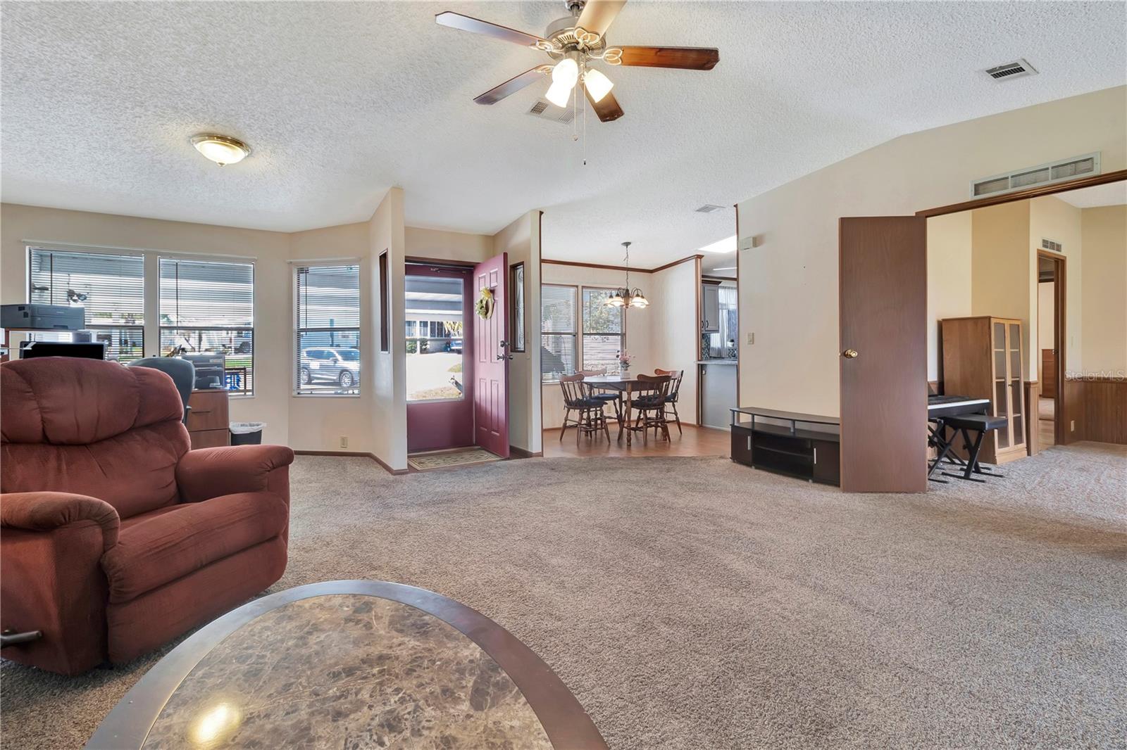 Image 7 of 32 For 2627 Fiddlewood Court 868