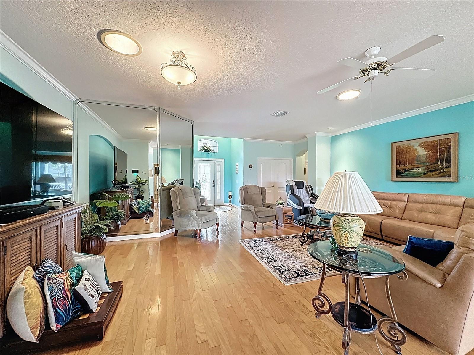 Image 12 of 72 For 2318 Fenton Avenue