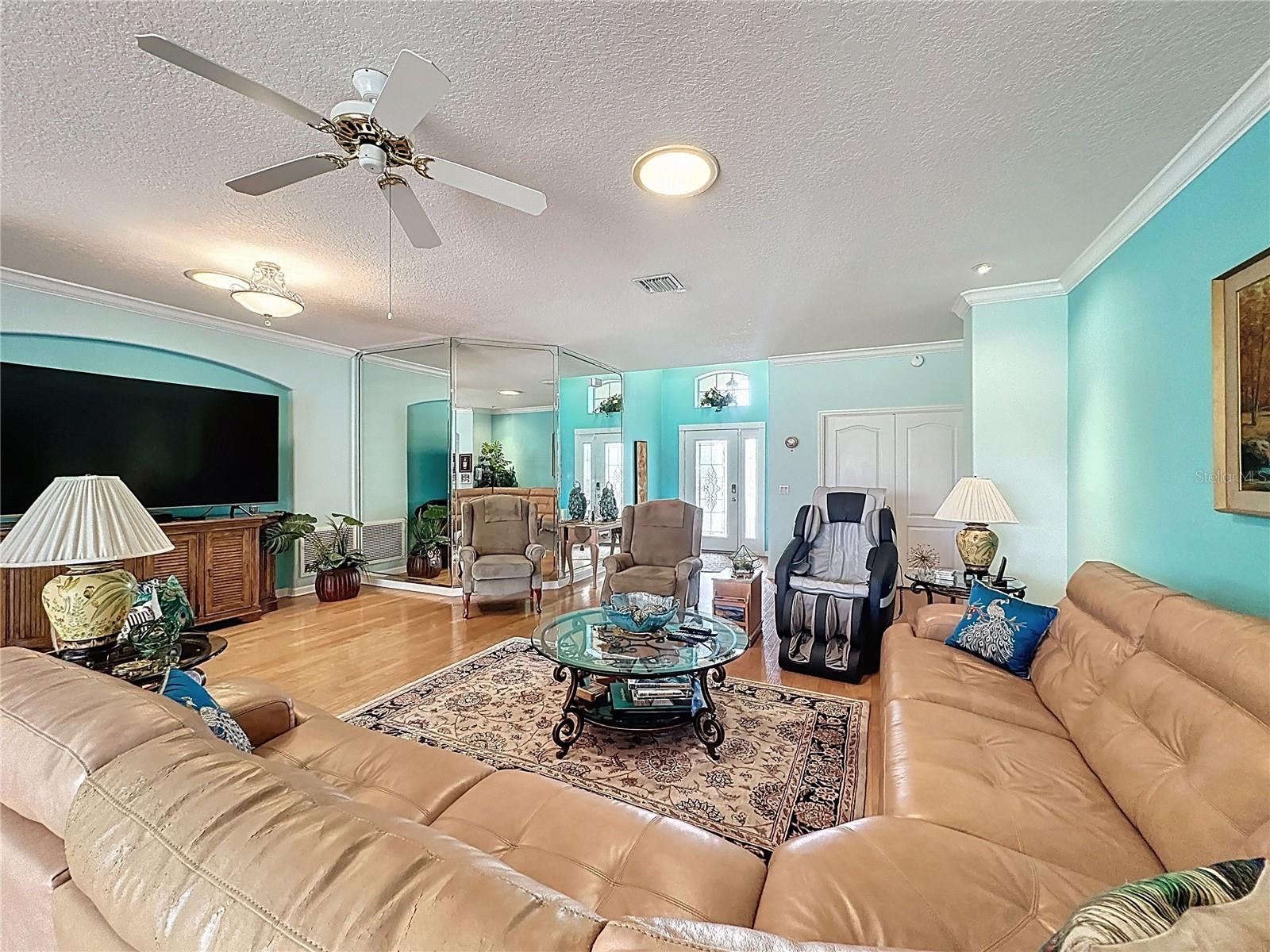 Image 13 of 72 For 2318 Fenton Avenue