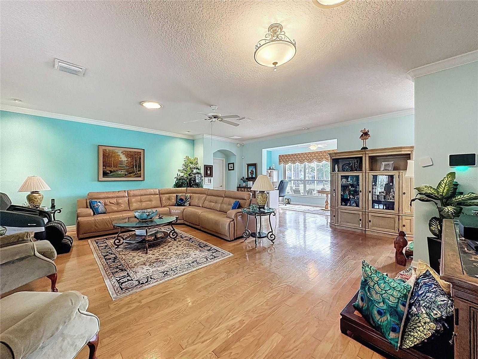 Image 15 of 72 For 2318 Fenton Avenue