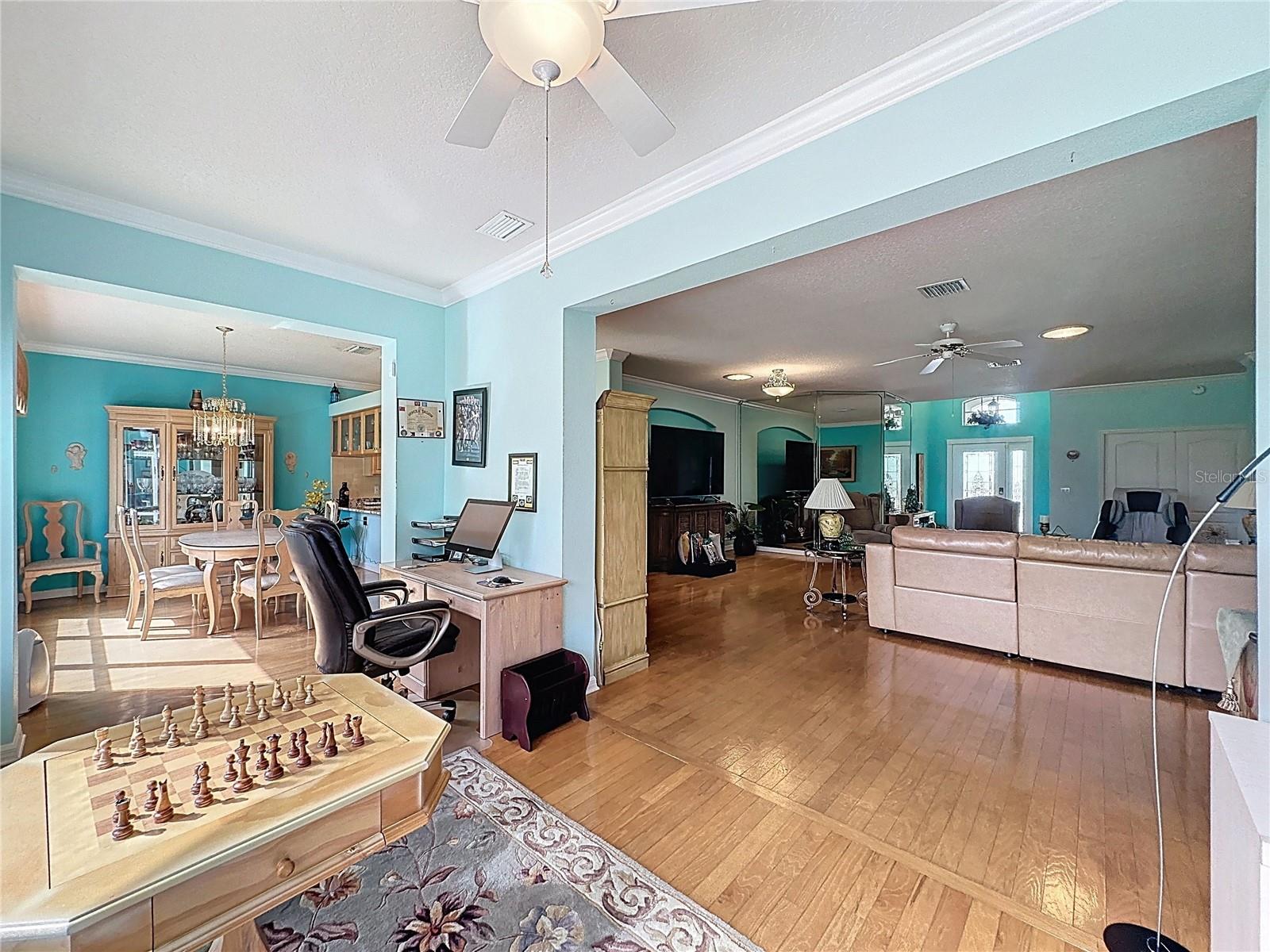 Image 17 of 72 For 2318 Fenton Avenue