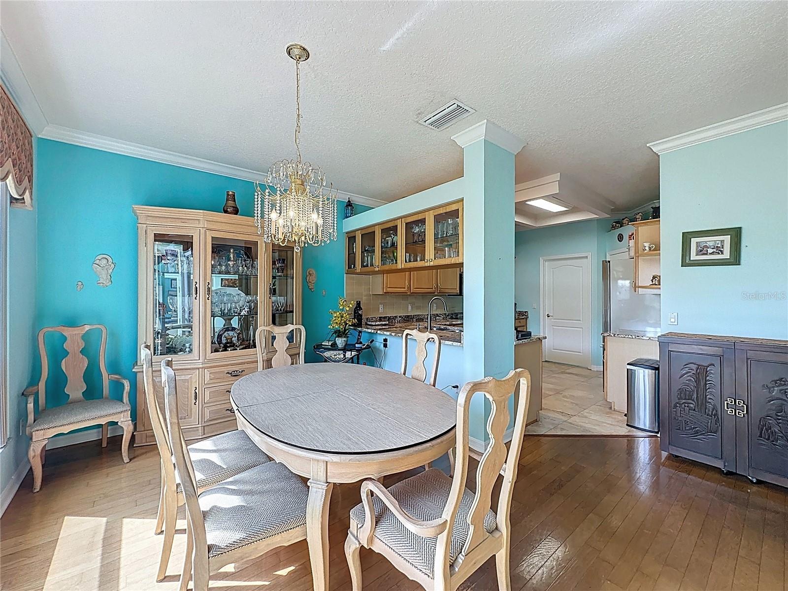 Image 19 of 72 For 2318 Fenton Avenue