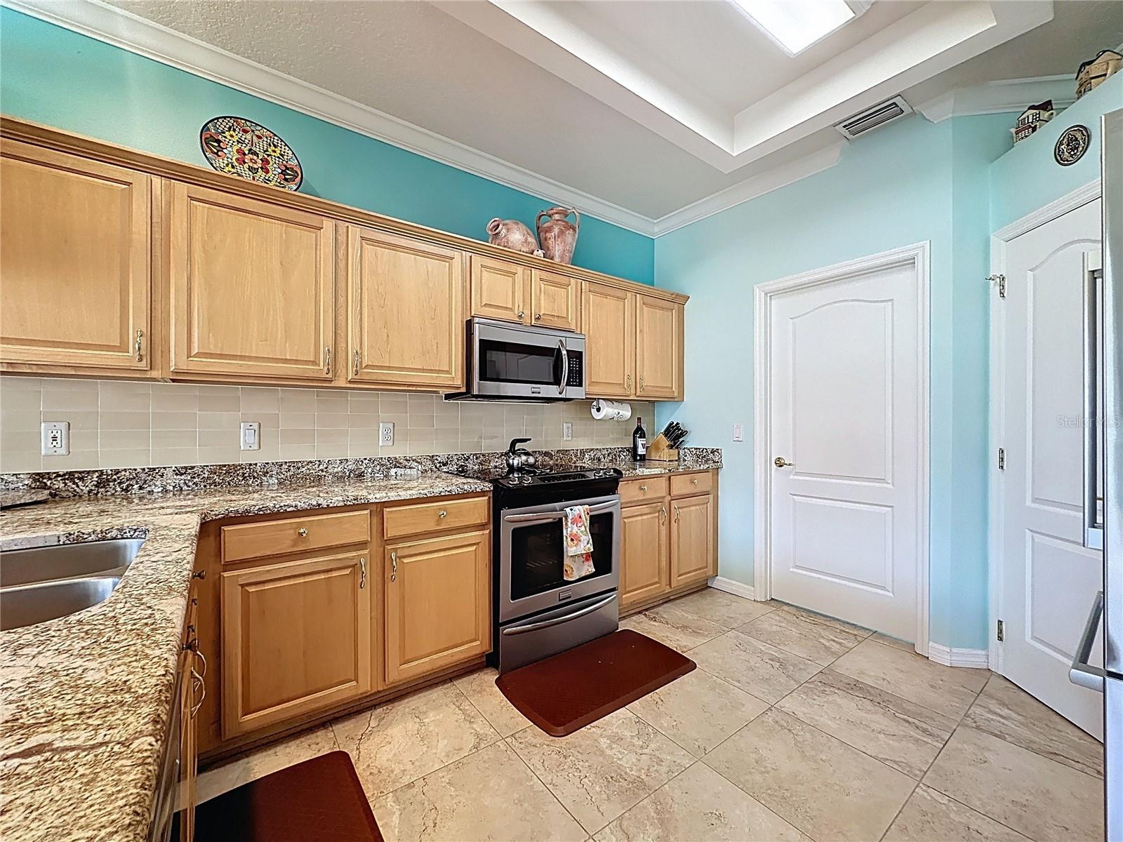 Image 23 of 72 For 2318 Fenton Avenue