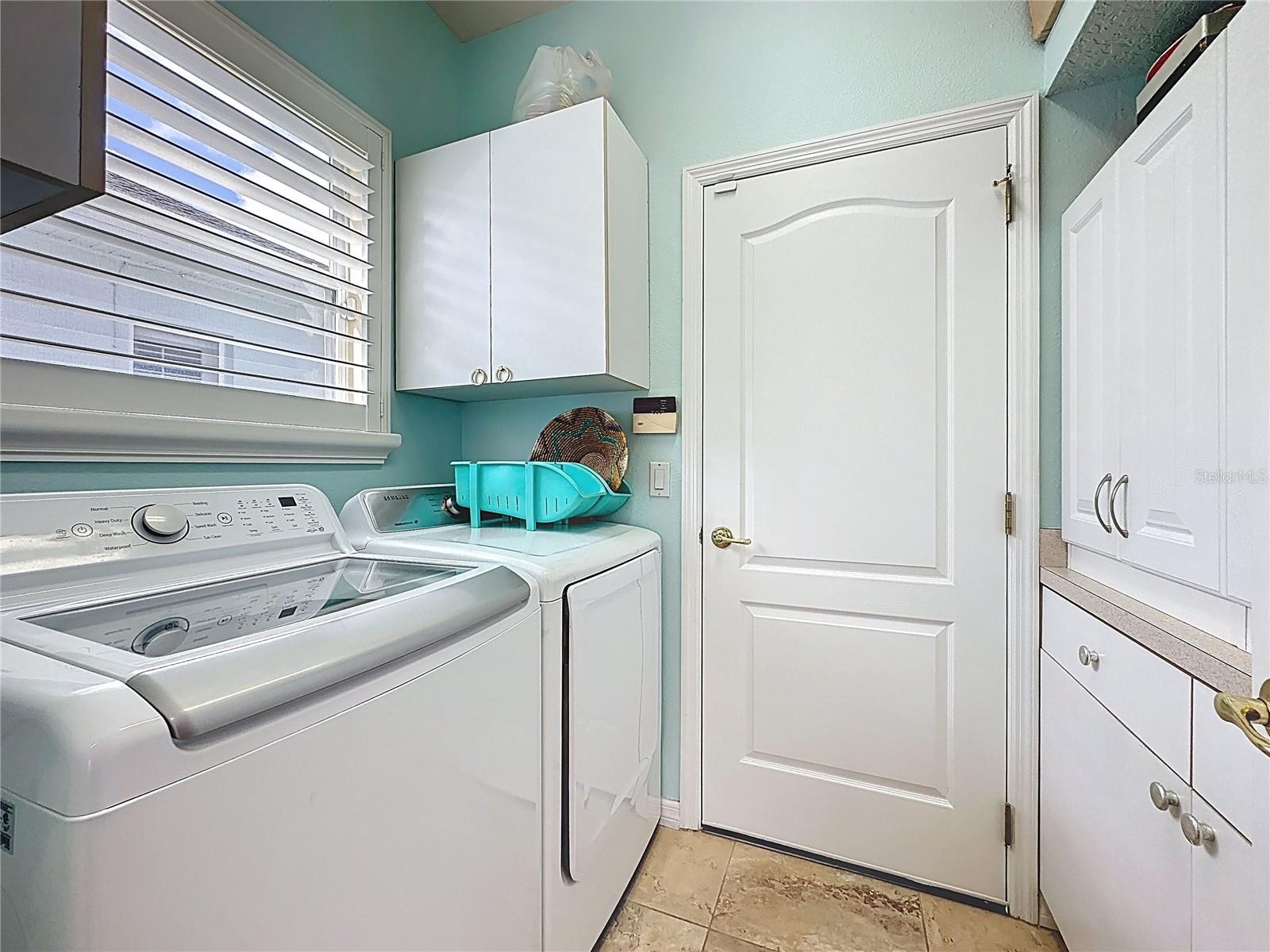 Image 24 of 72 For 2318 Fenton Avenue