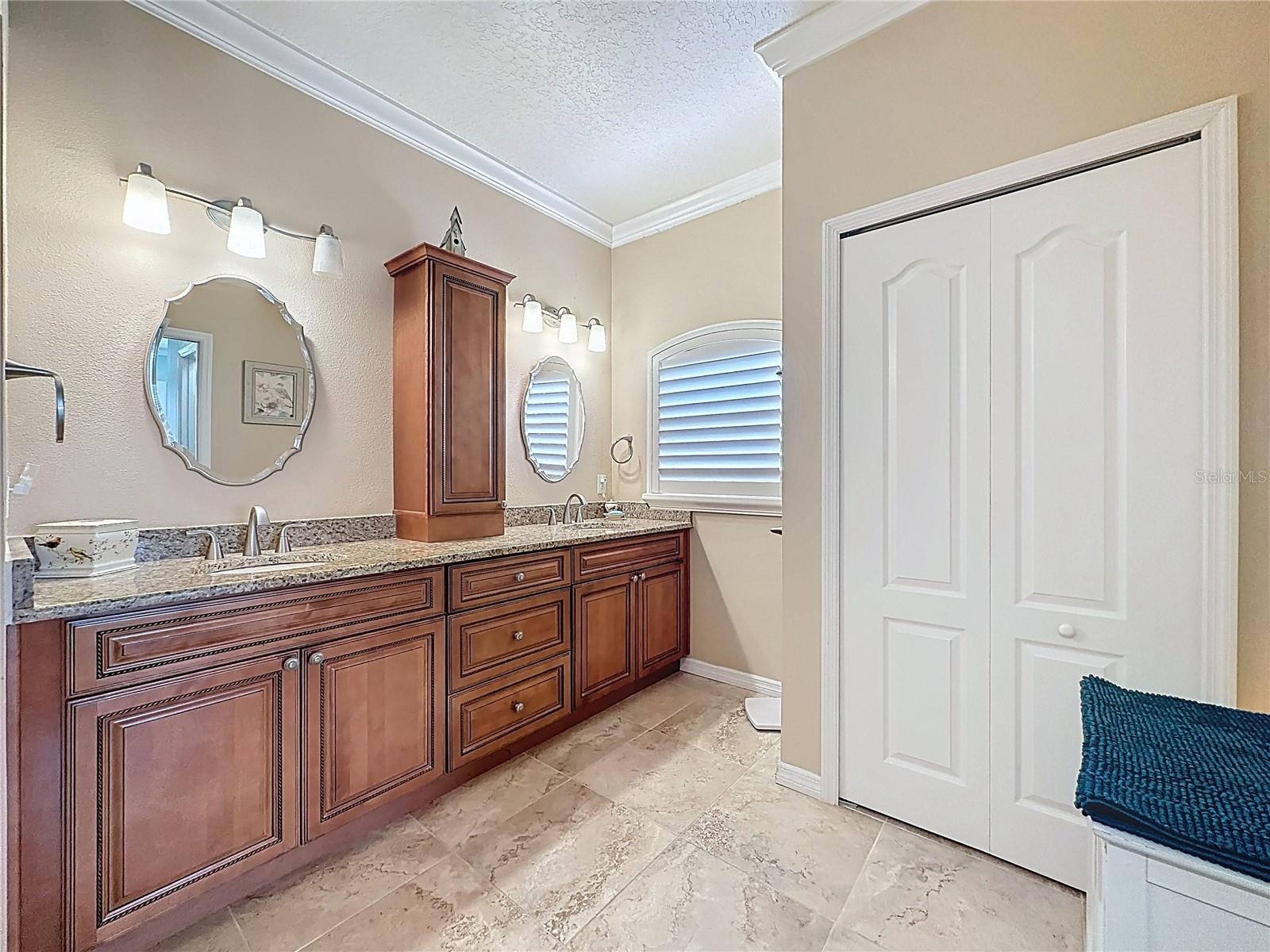 Image 29 of 72 For 2318 Fenton Avenue