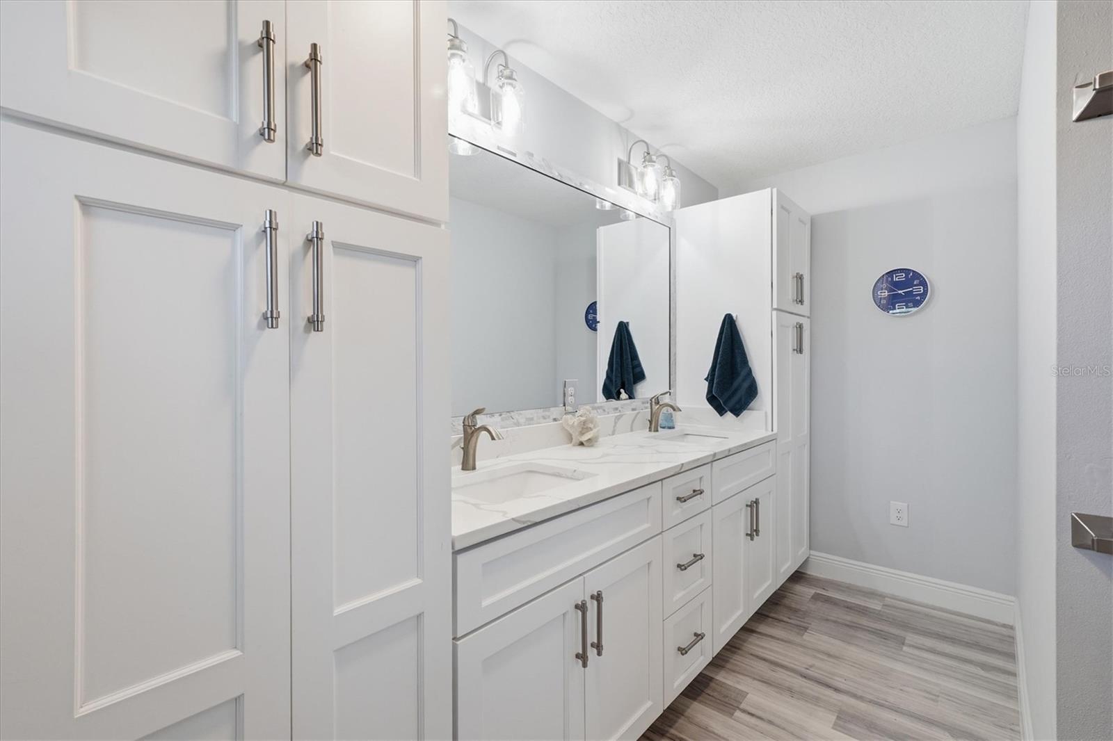 Image 22 of 49 For 6165 1st Street Sw