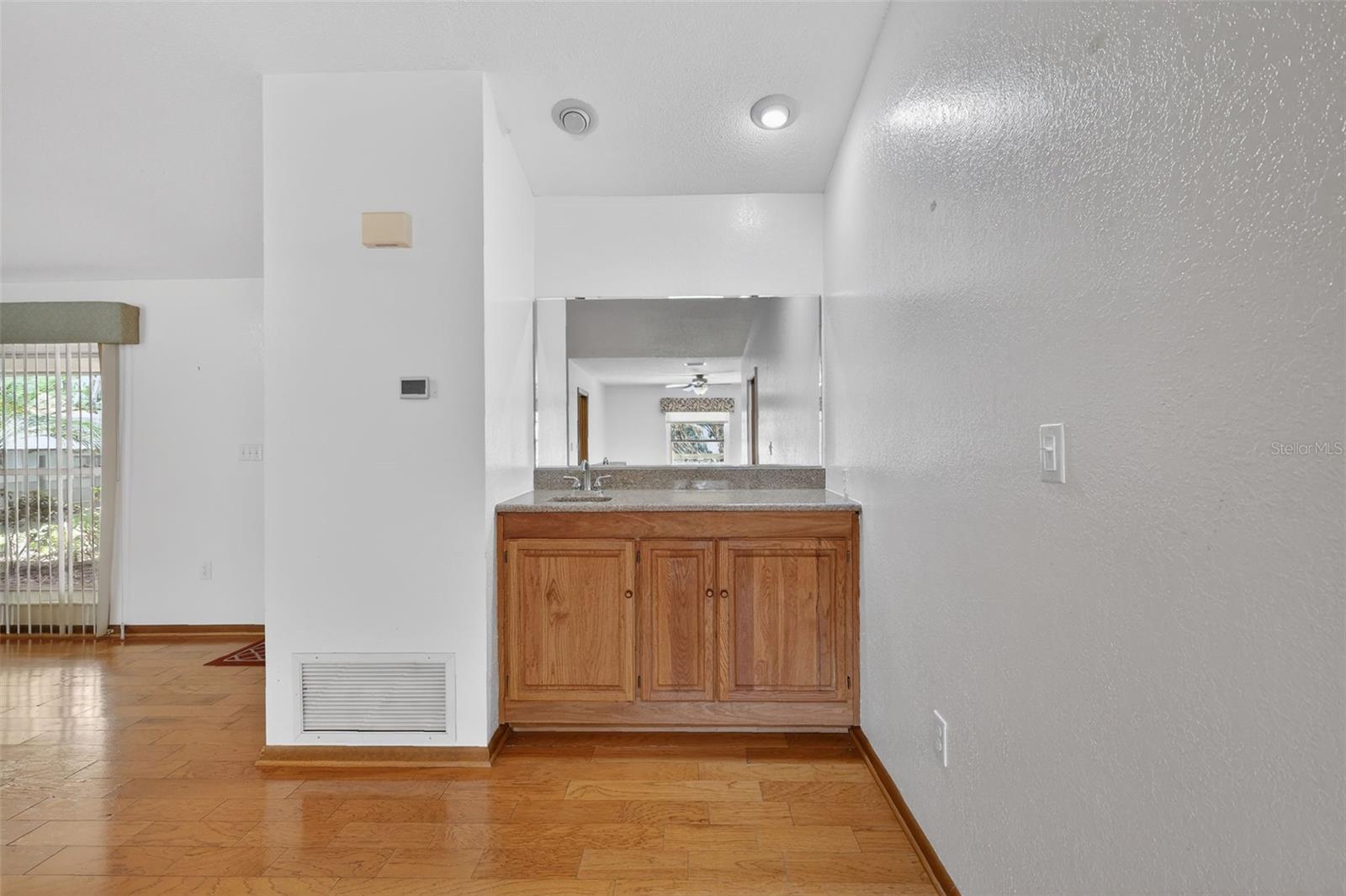 Image 10 of 41 For 50 Court Drive