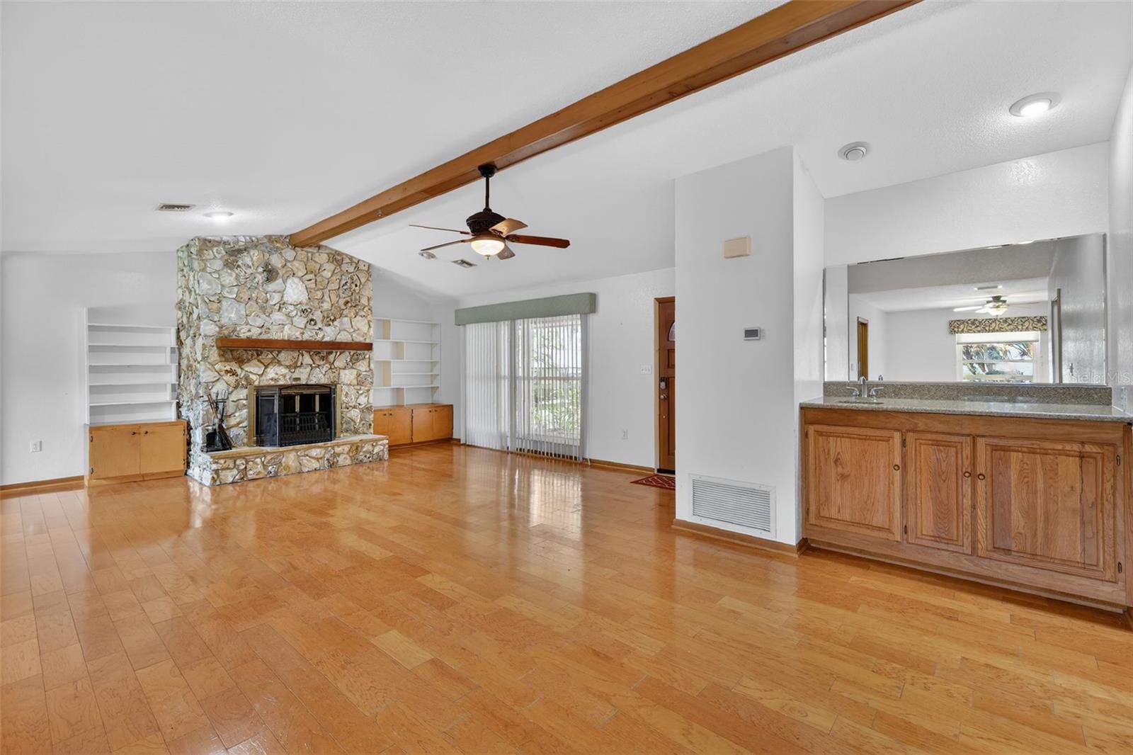 Image 11 of 41 For 50 Court Drive