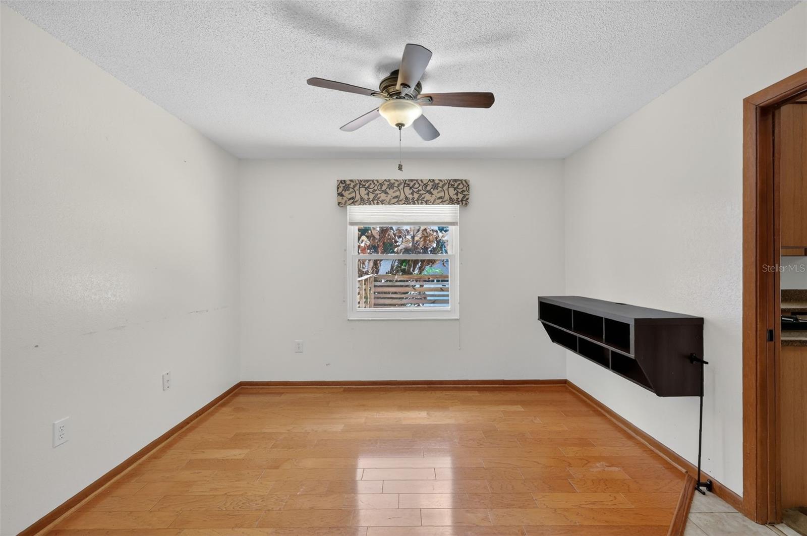 Image 12 of 41 For 50 Court Drive