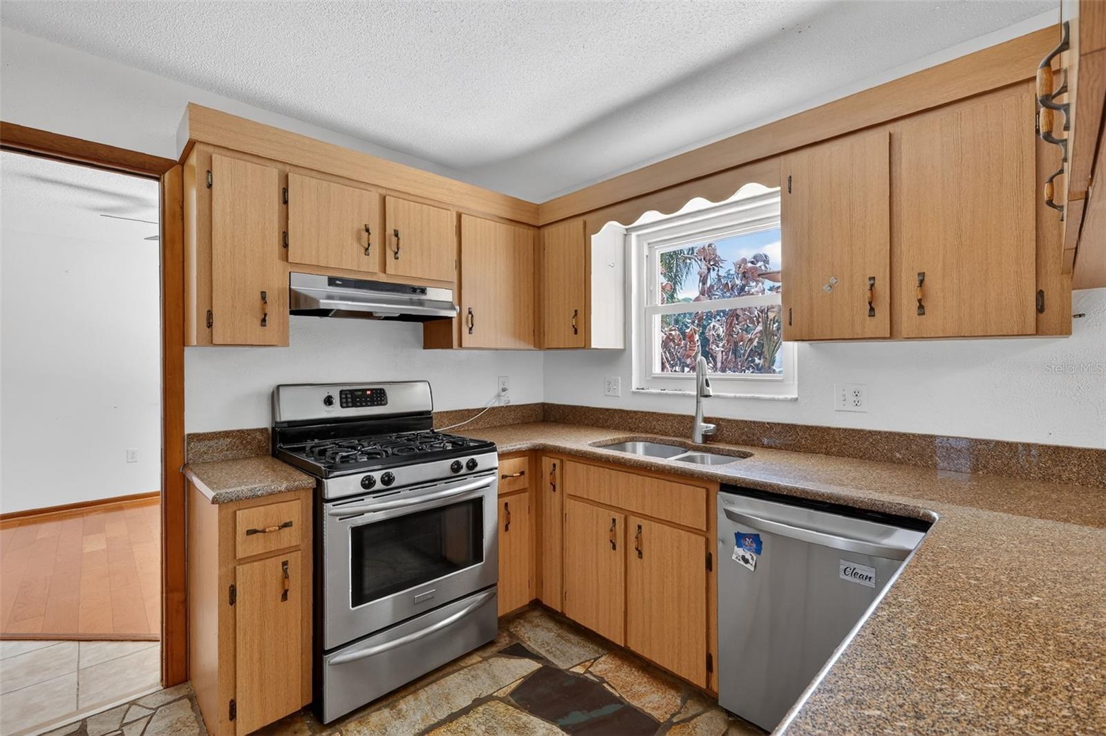 Image 13 of 41 For 50 Court Drive