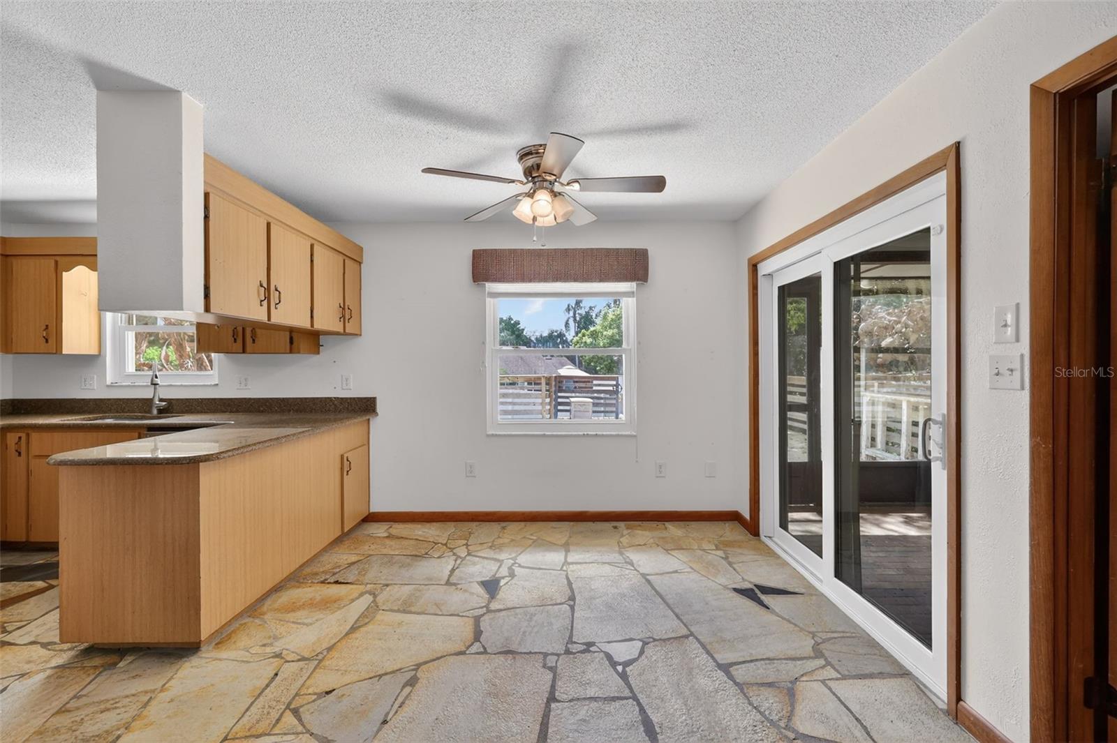 Image 17 of 41 For 50 Court Drive