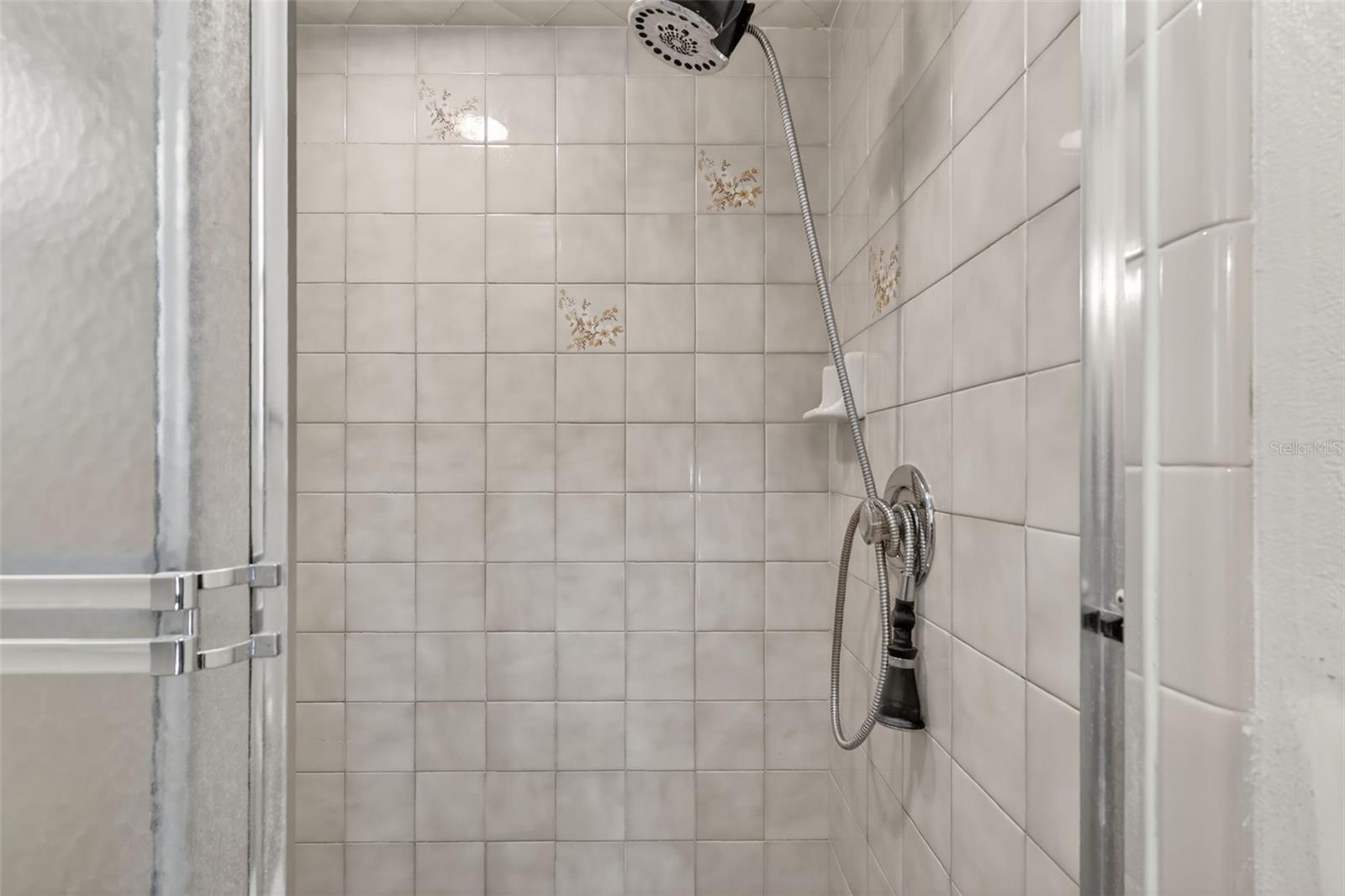 Image 21 of 41 For 50 Court Drive