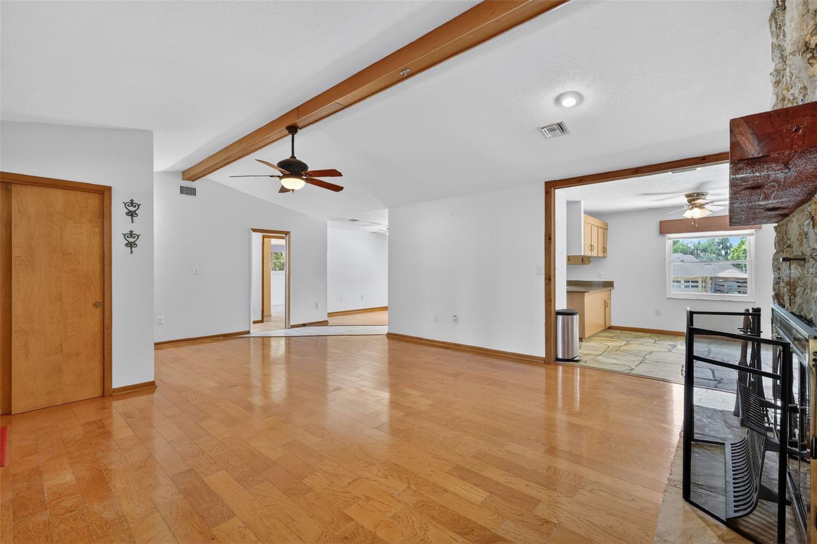 Image 8 of 41 For 50 Court Drive