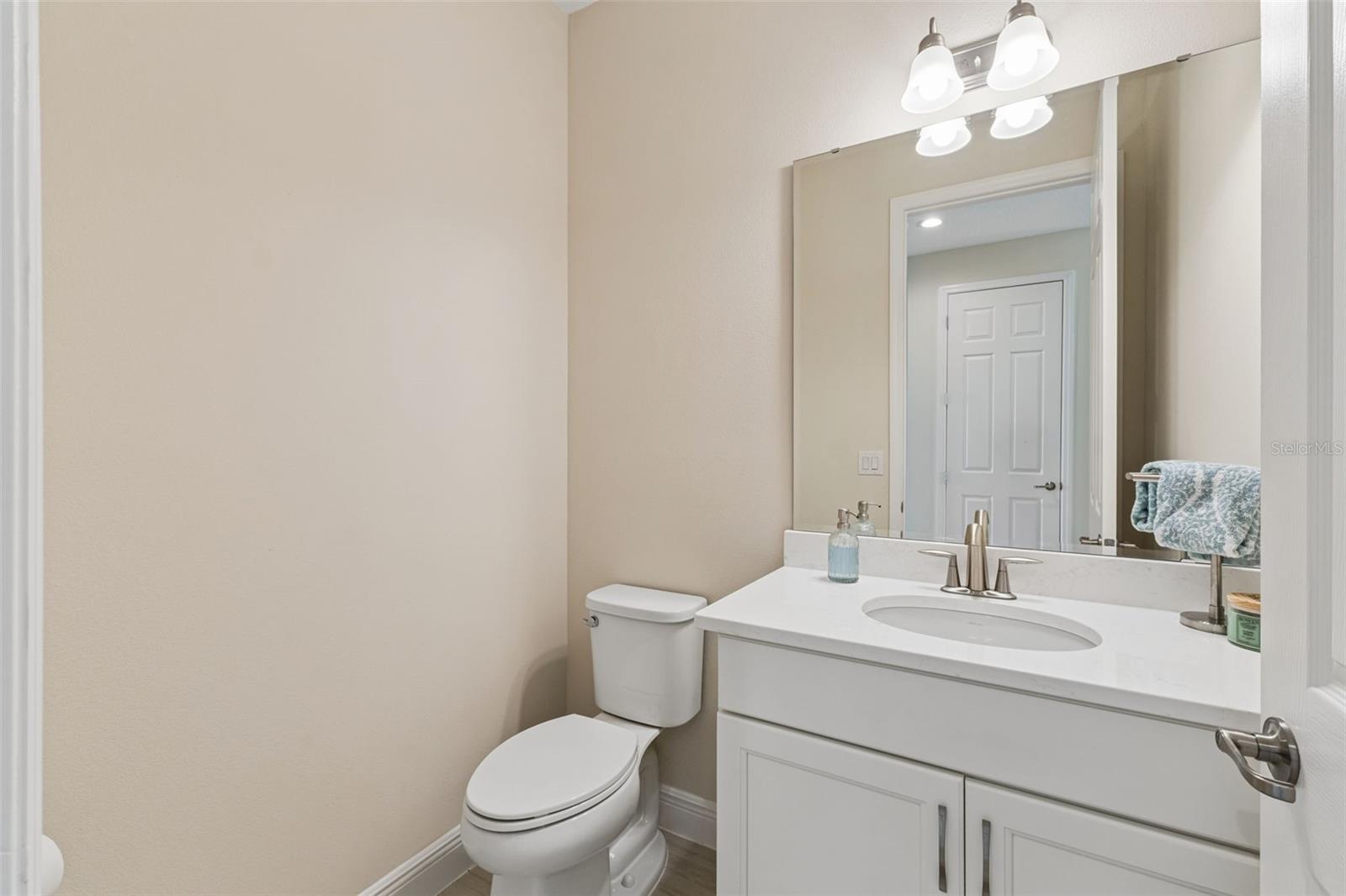 Image 14 of 43 For 14321 Crestavista Avenue