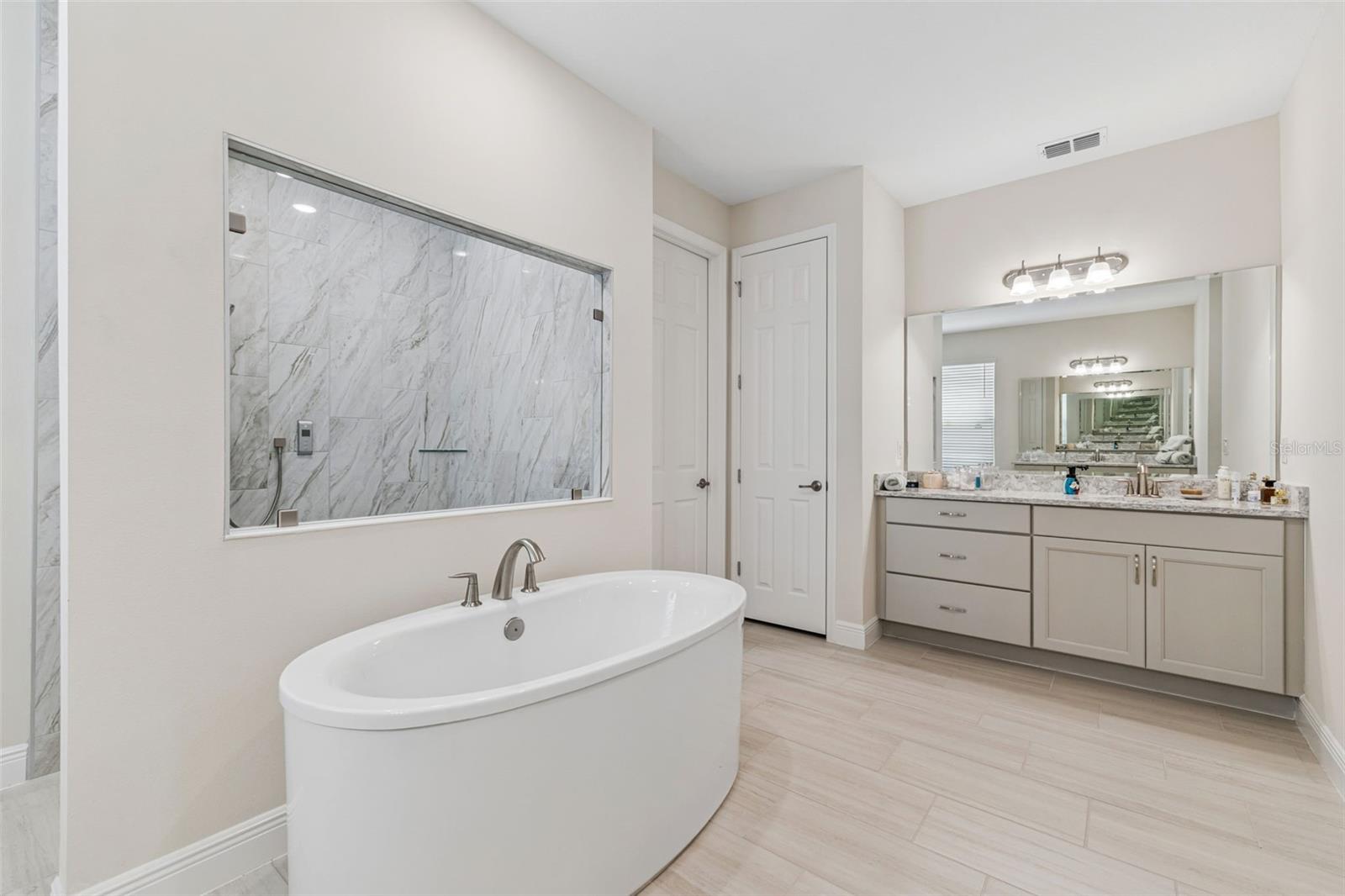 Image 17 of 43 For 14321 Crestavista Avenue