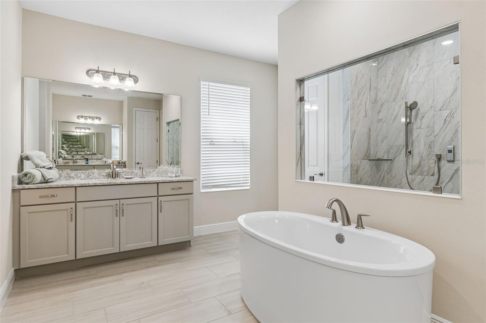 Image 18 of 43 For 14321 Crestavista Avenue