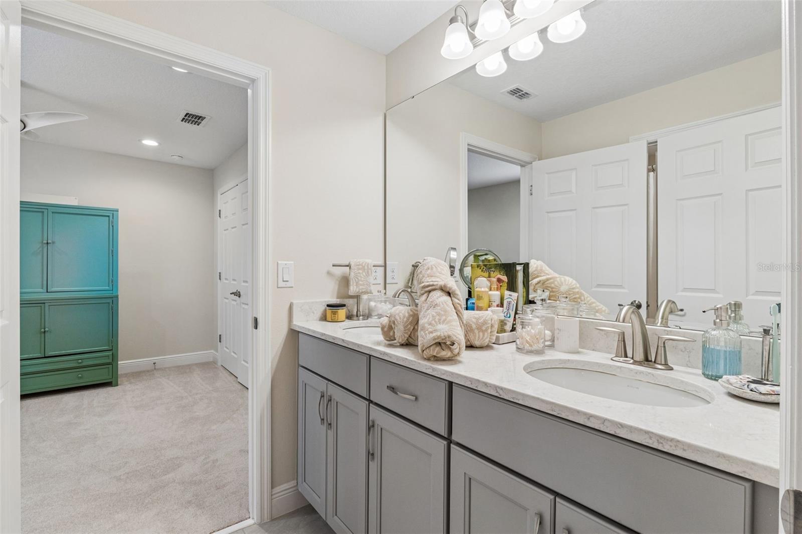 Image 26 of 43 For 14321 Crestavista Avenue