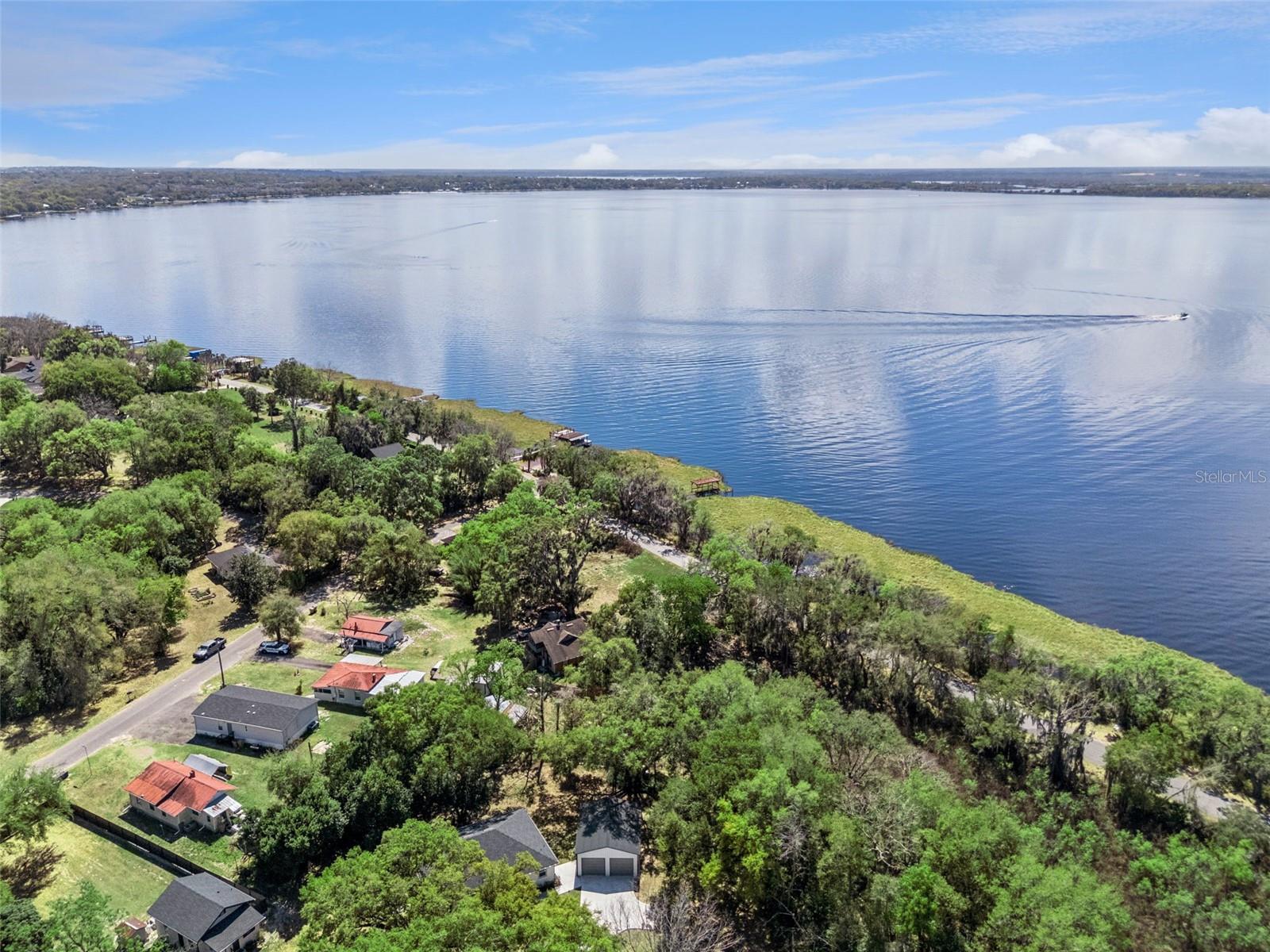 Image 36 of 40 For 11722 Lake Minneola Shores