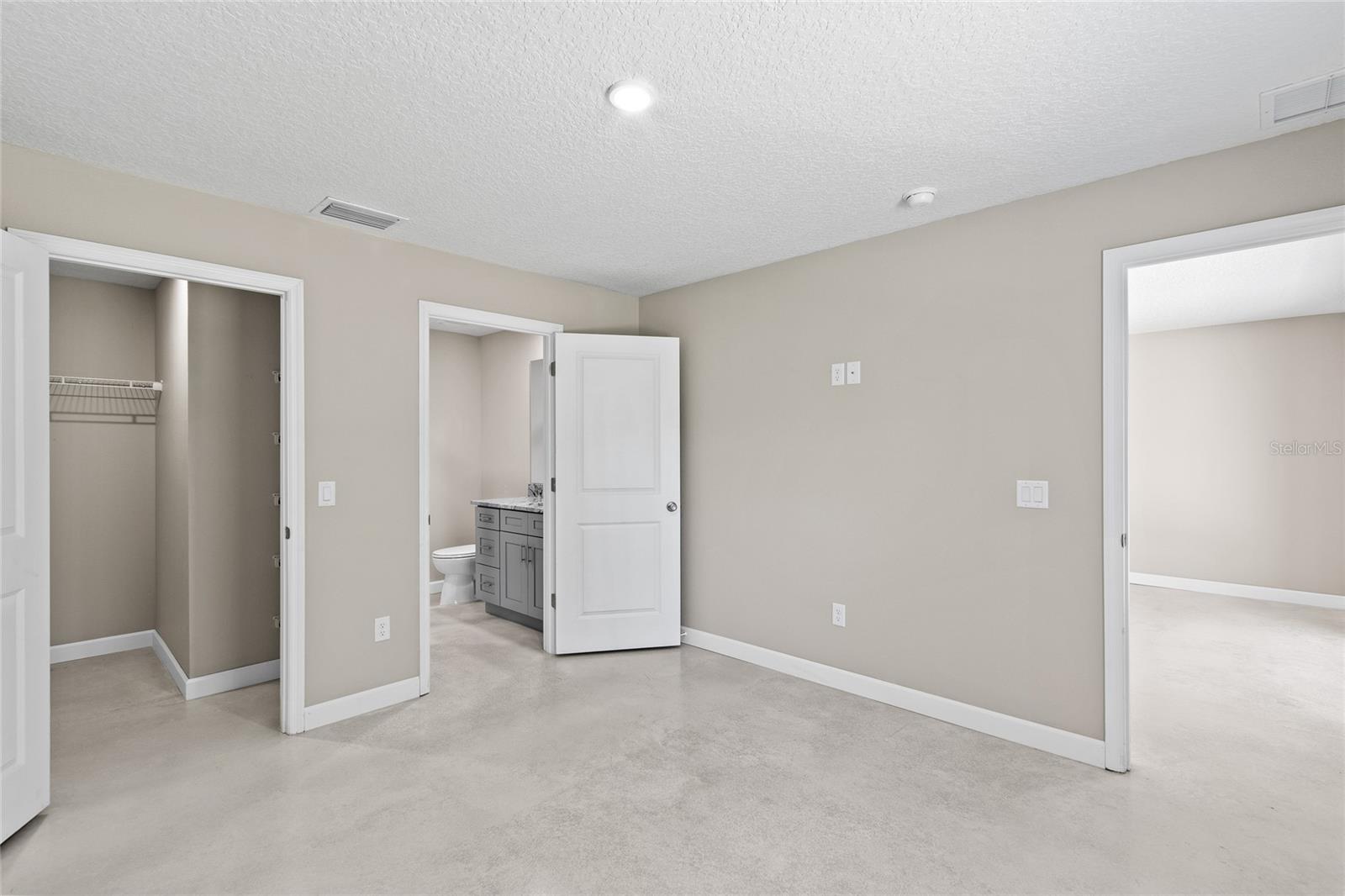 Image 11 of 13 For 921 Clifford Avenue