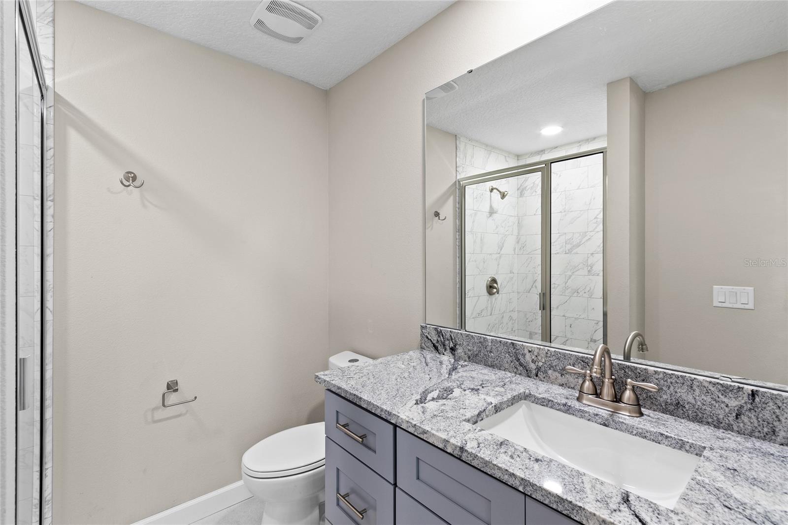 Image 13 of 13 For 921 Clifford Avenue