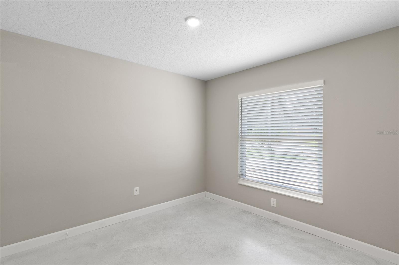 Image 6 of 13 For 921 Clifford Avenue