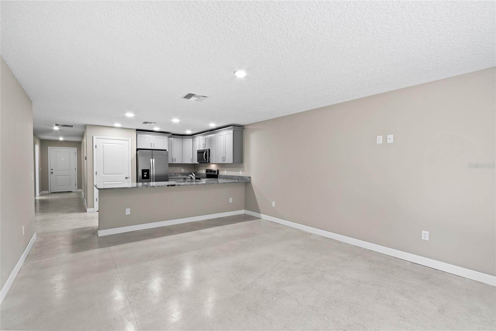 Image 9 of 13 For 921 Clifford Avenue