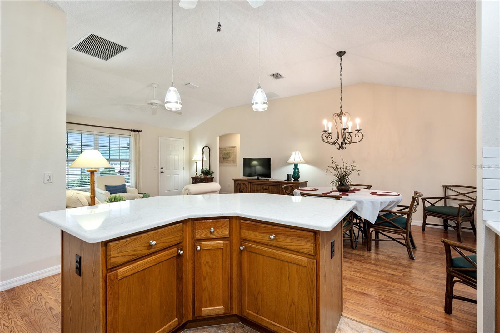 Image 25 of 67 For 17713 89th Milford Avenue